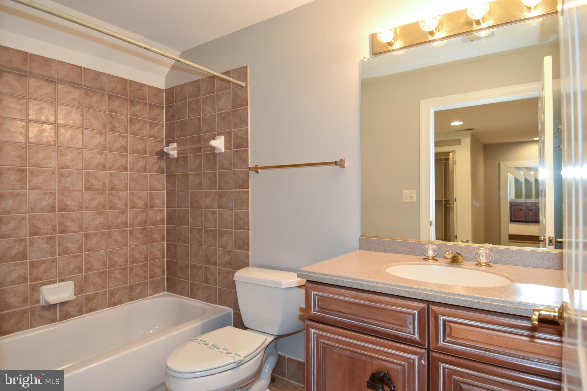 MCLEAN CREST - Residential Lease