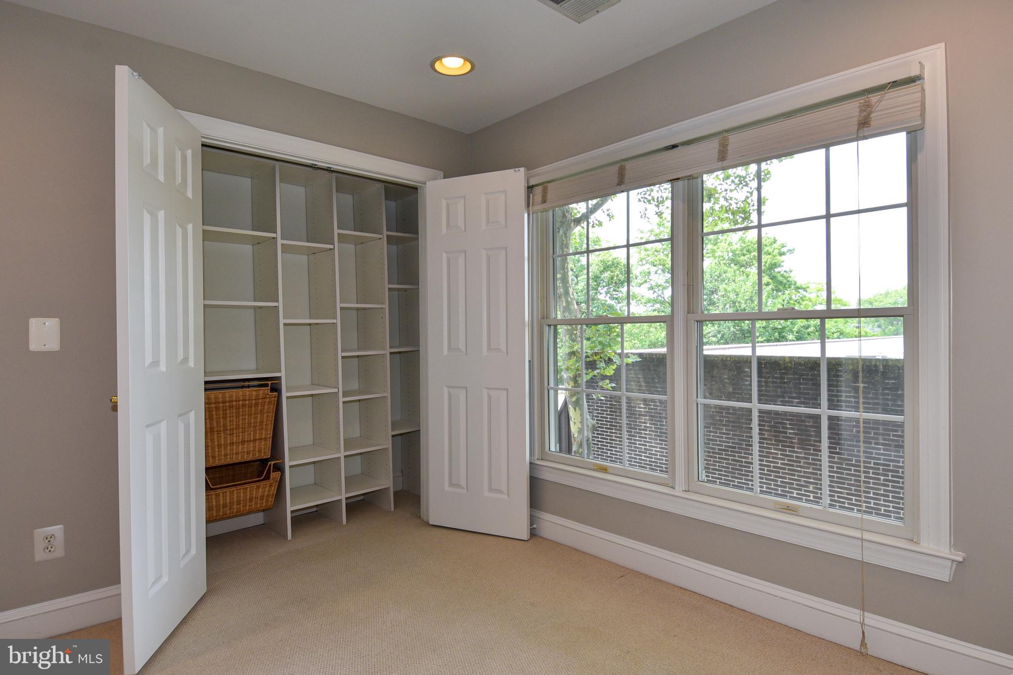 MCLEAN CREST - Residential Lease