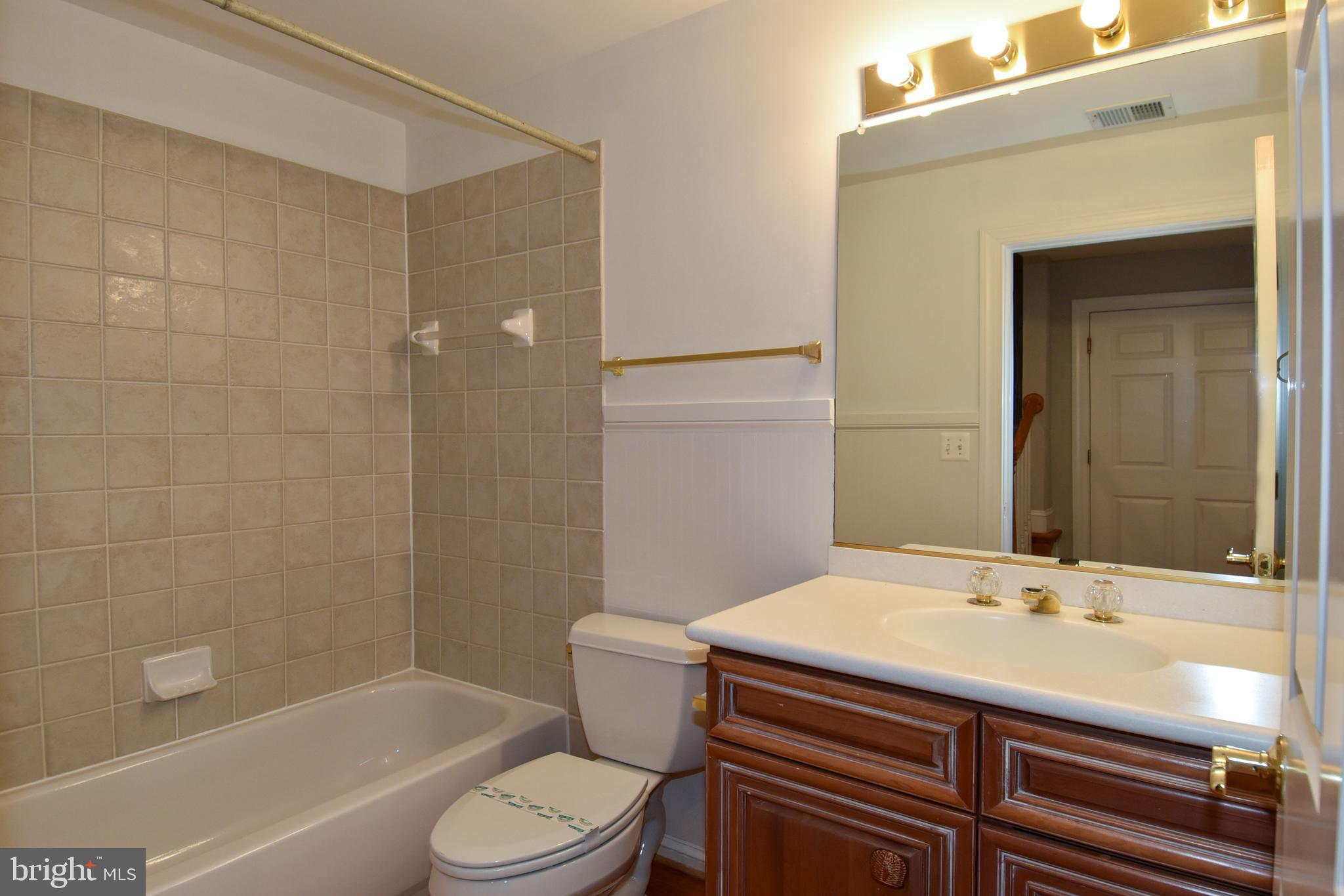 MCLEAN CREST - Residential Lease