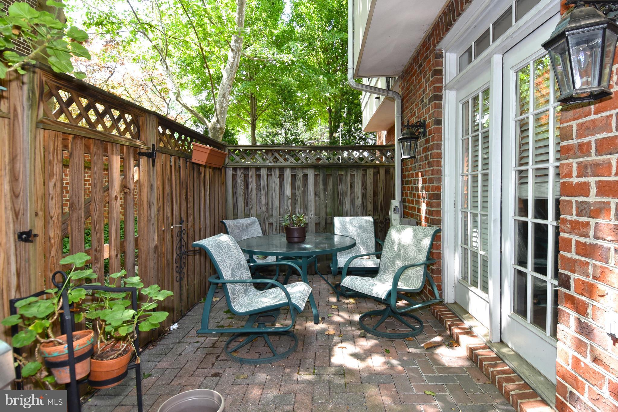 MCLEAN CREST - Residential Lease