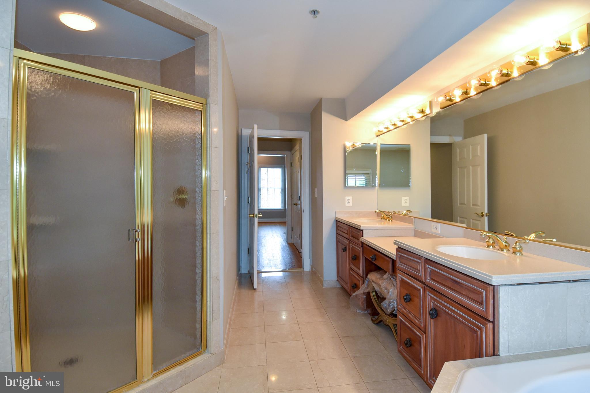 MCLEAN CREST - Residential Lease