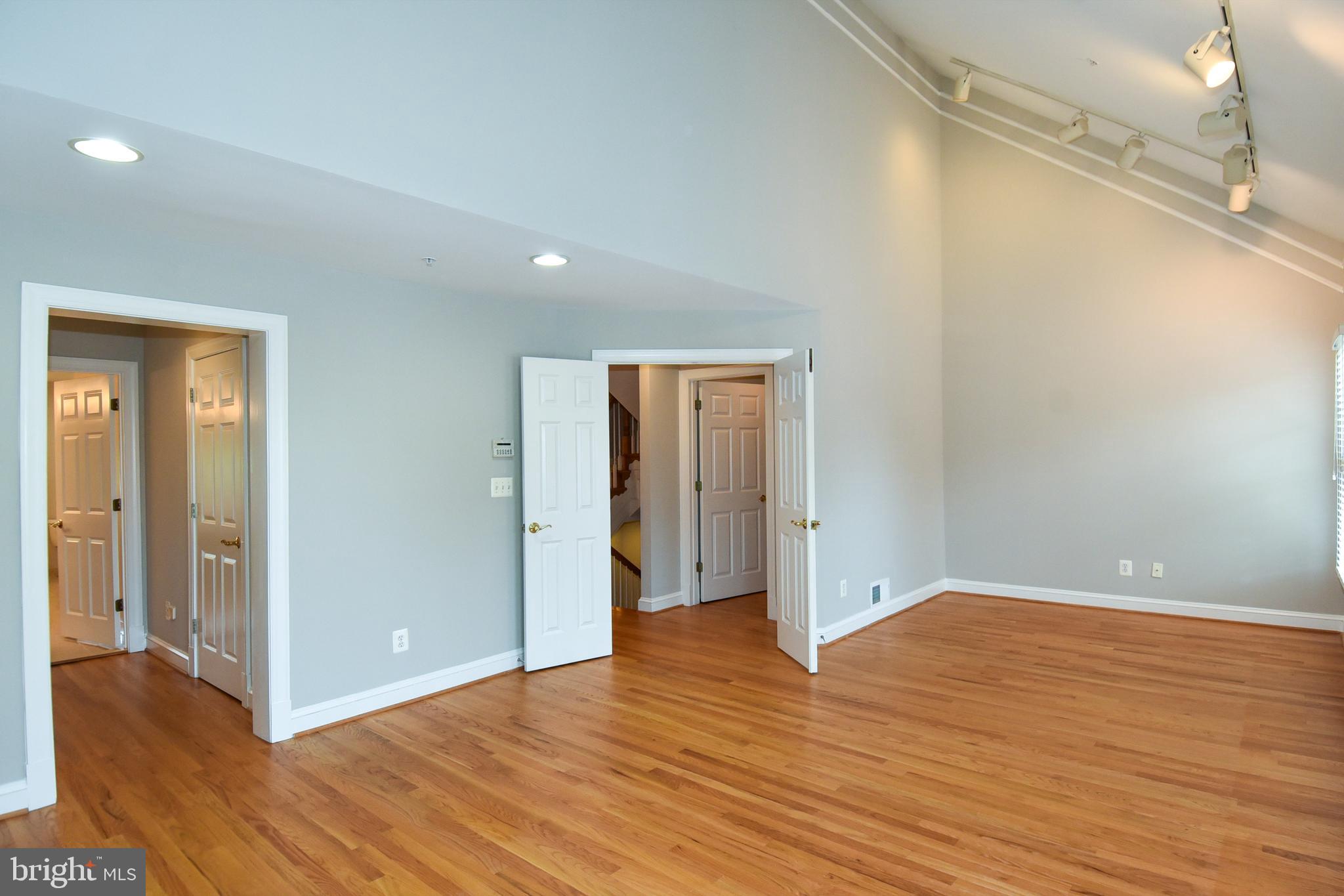 MCLEAN CREST - Residential Lease