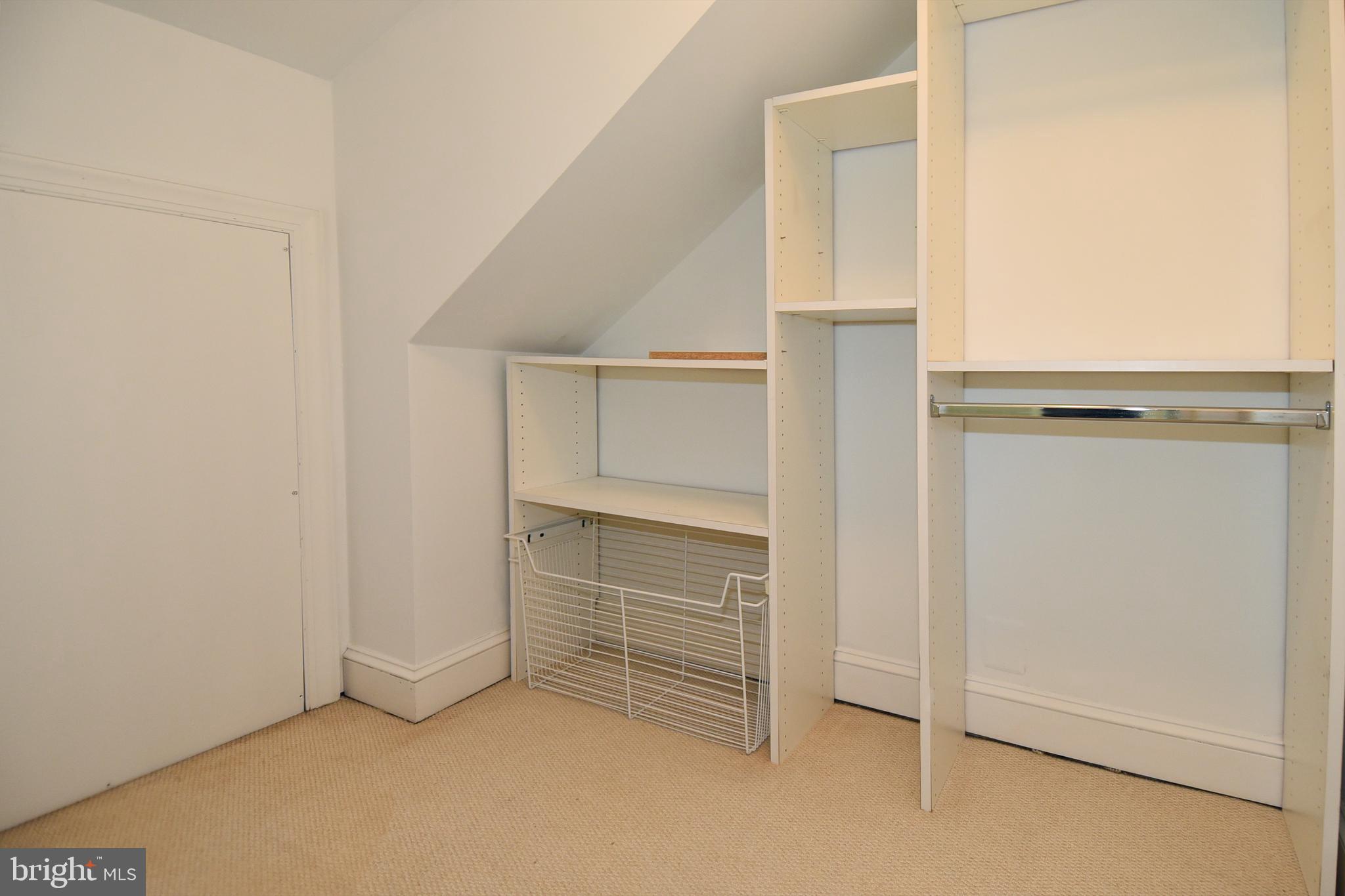 MCLEAN CREST - Residential Lease