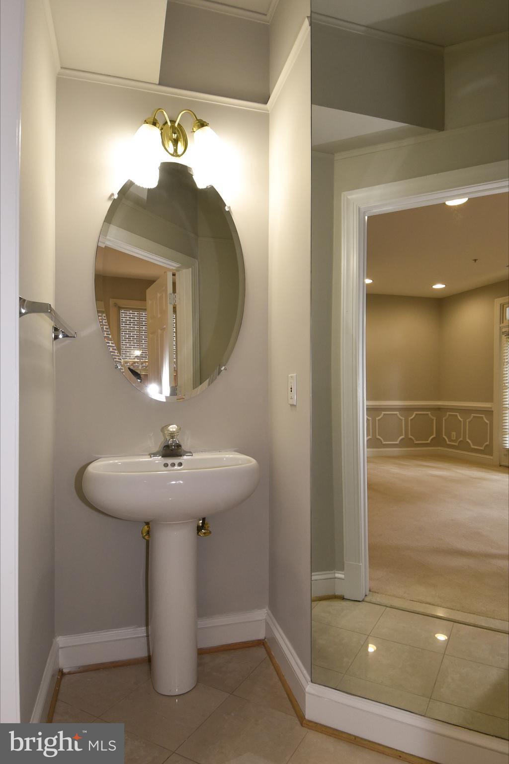 MCLEAN CREST - Residential Lease