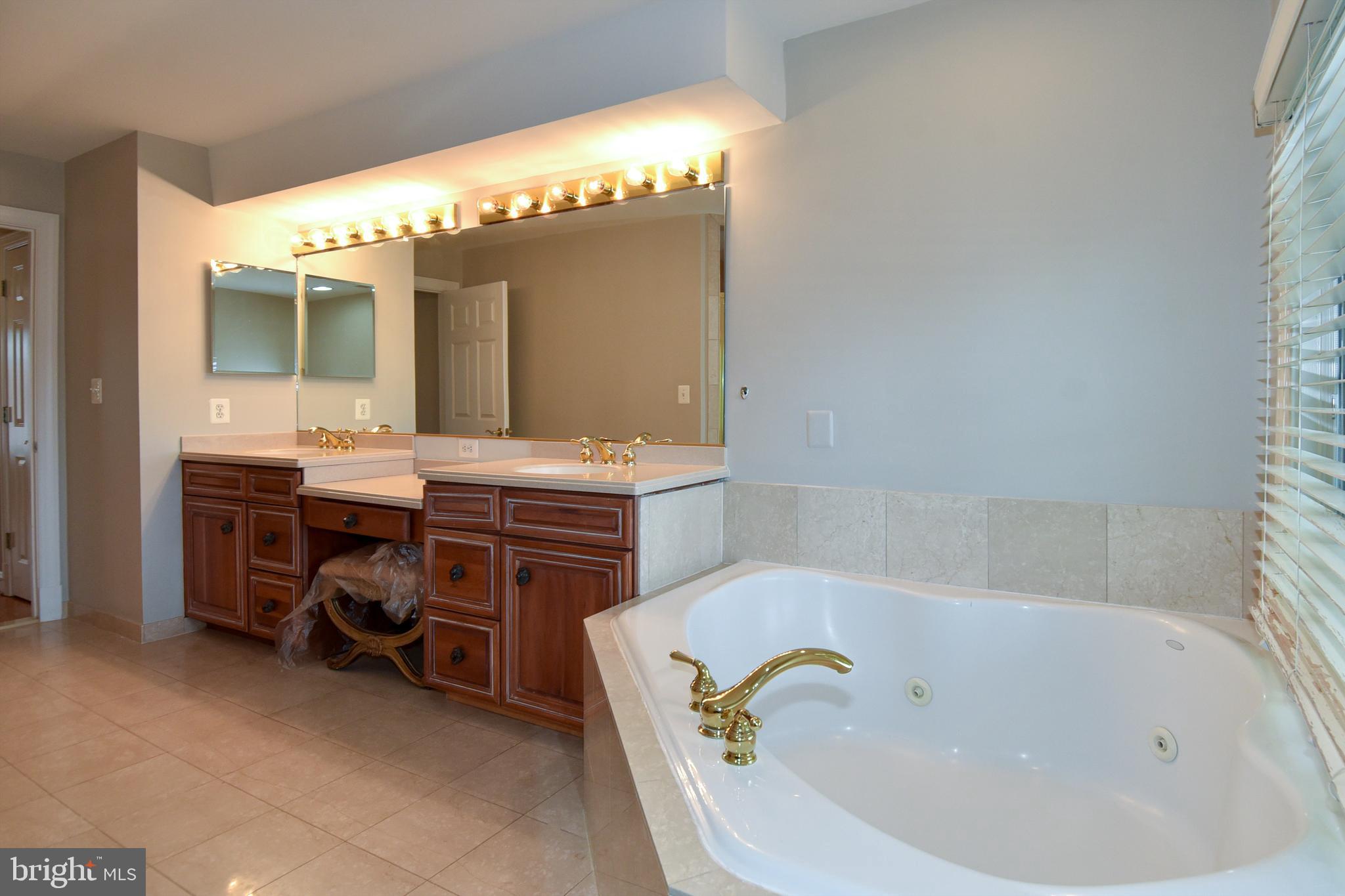 MCLEAN CREST - Residential Lease