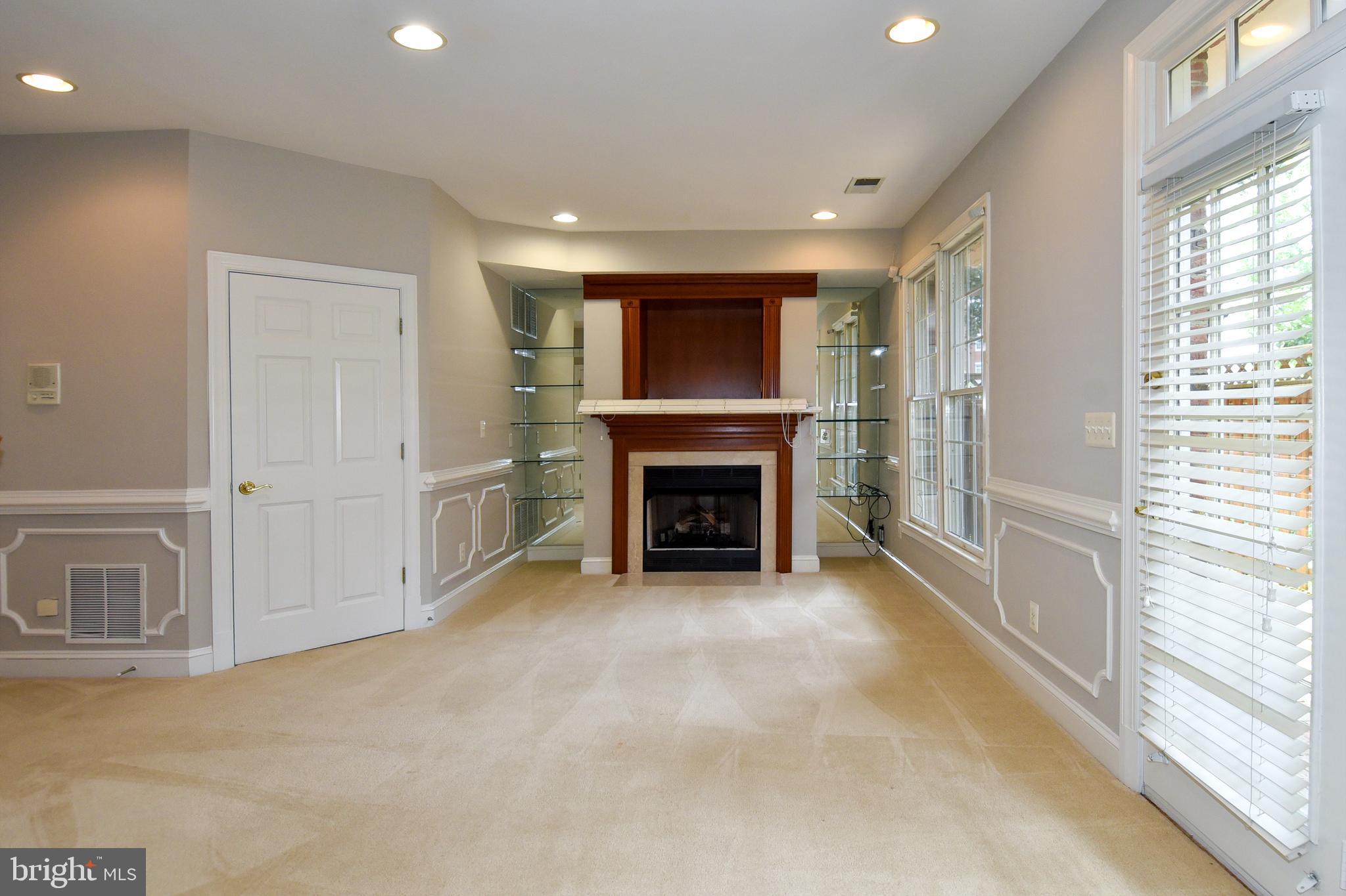 MCLEAN CREST - Residential Lease