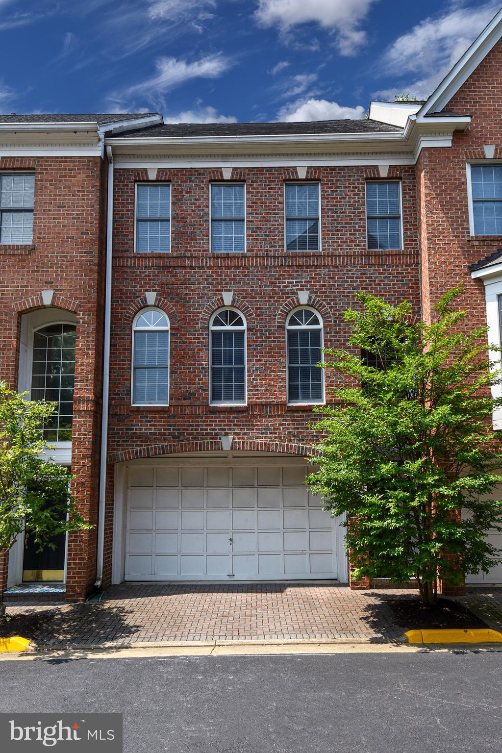 MCLEAN CREST - Residential Lease