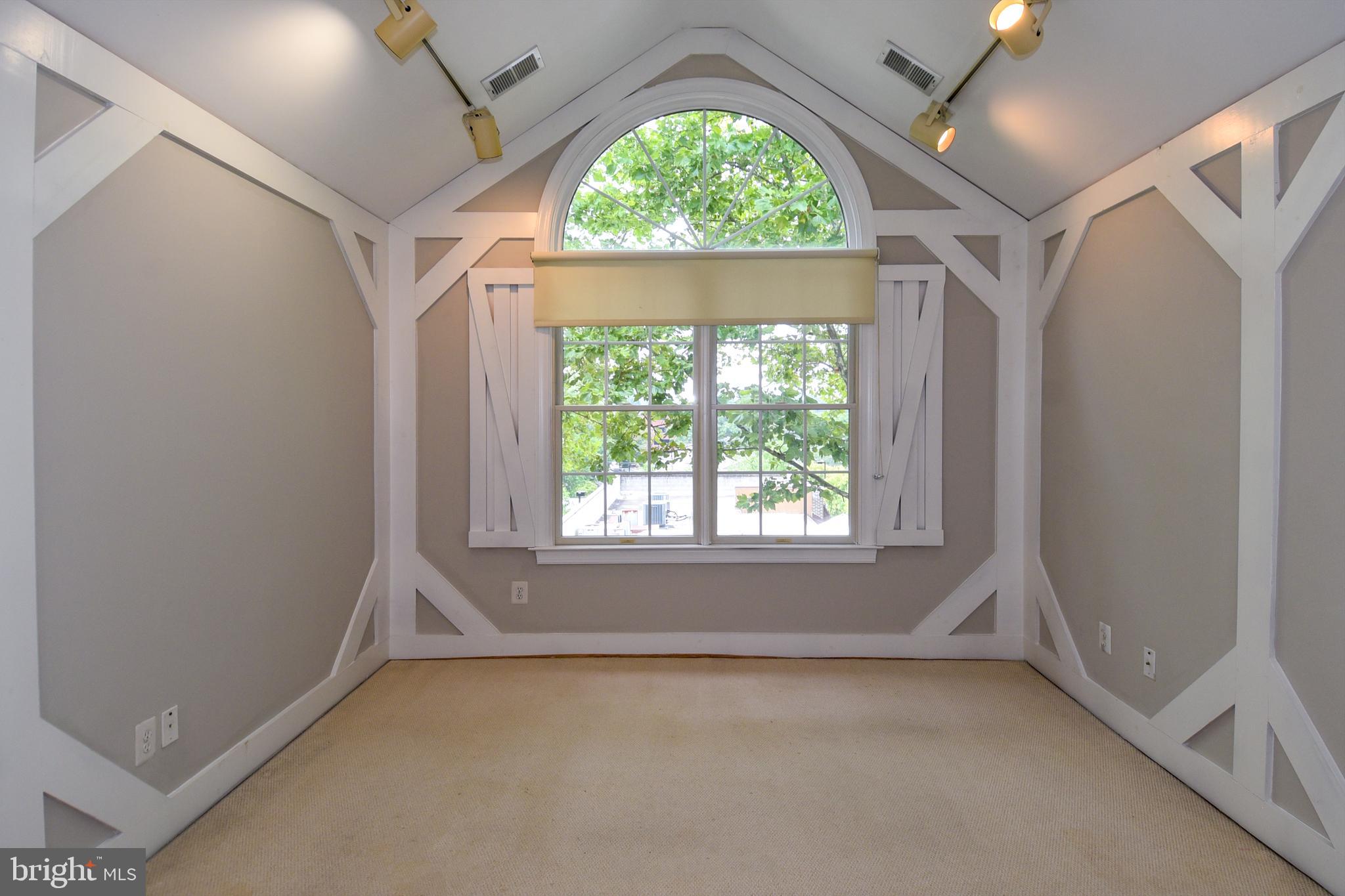 MCLEAN CREST - Residential Lease