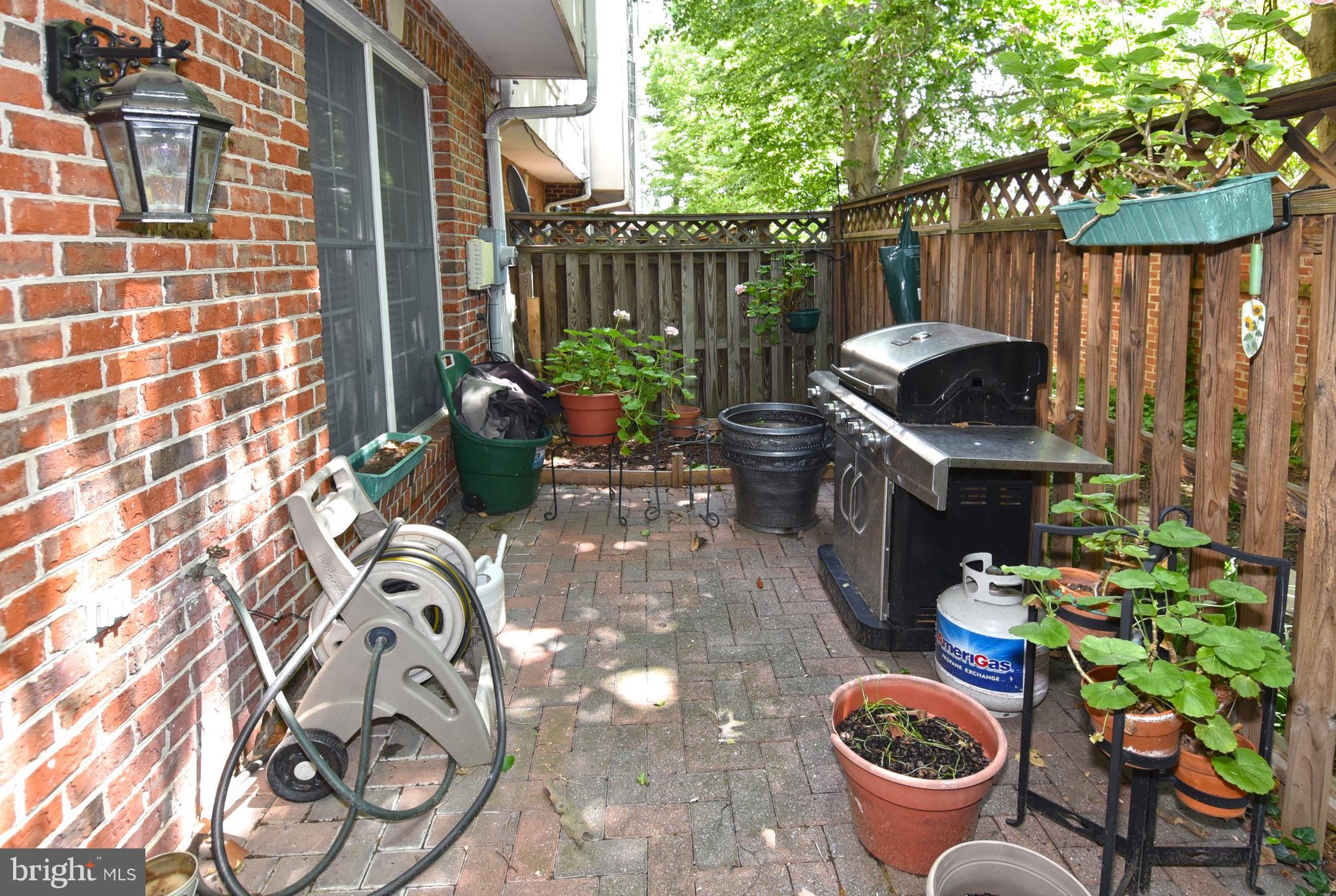 MCLEAN CREST - Residential Lease