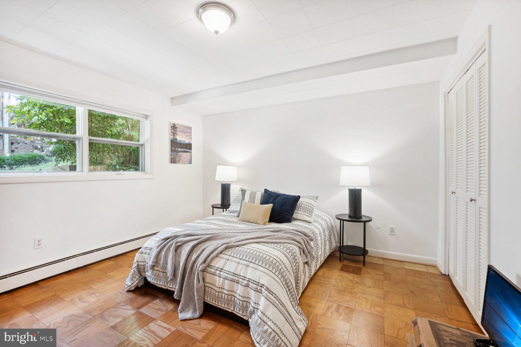 KENWOOD PARK - Residential