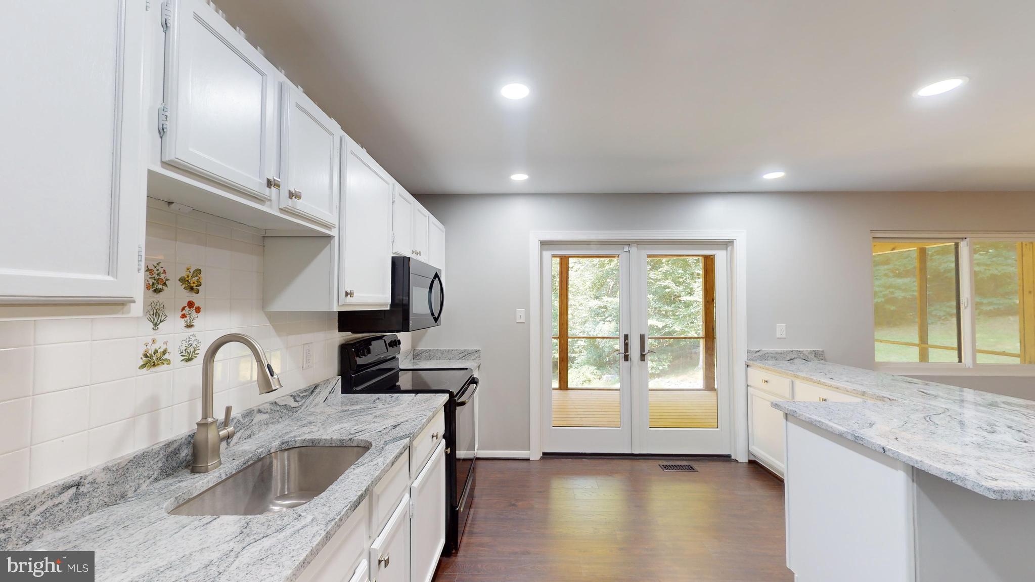 POPLAR WOODS - Residential