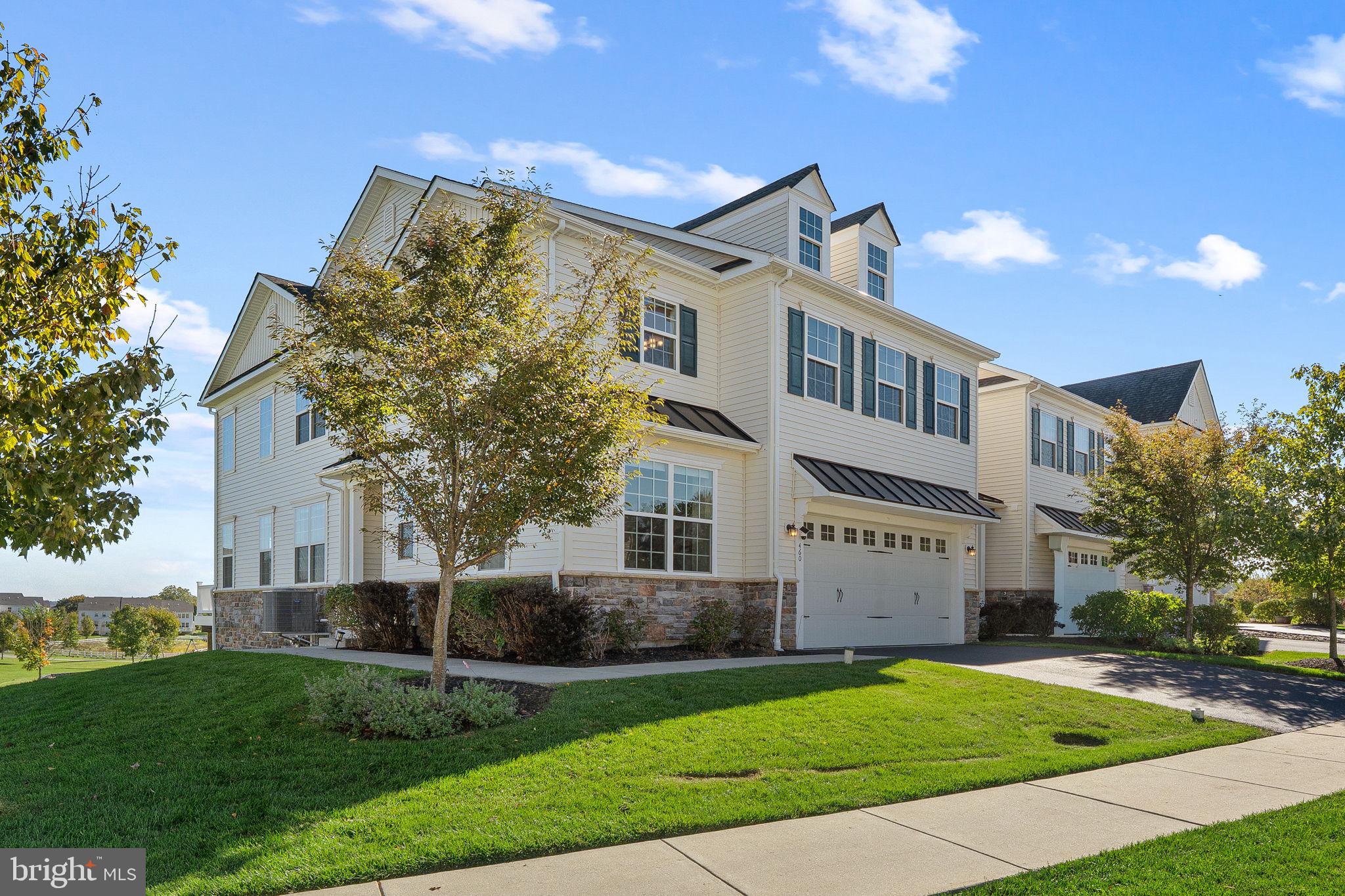 460 LEE PLACE