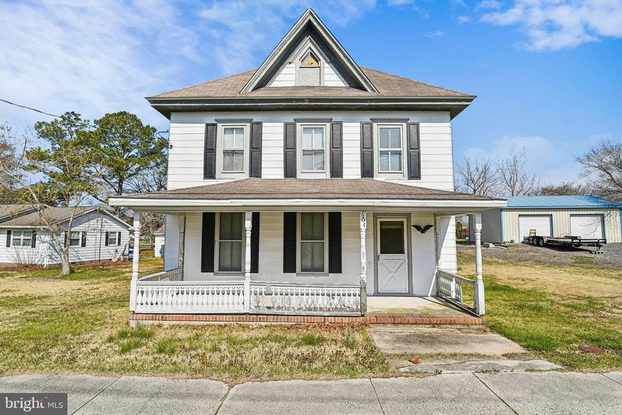 Investors Only!! The home of 604 State St has tons to offer with three unfinished spaces, one that could add to the square footage, this could be a great investment for anyone. Spacious rooms. Let your imagination run wild inside this home.