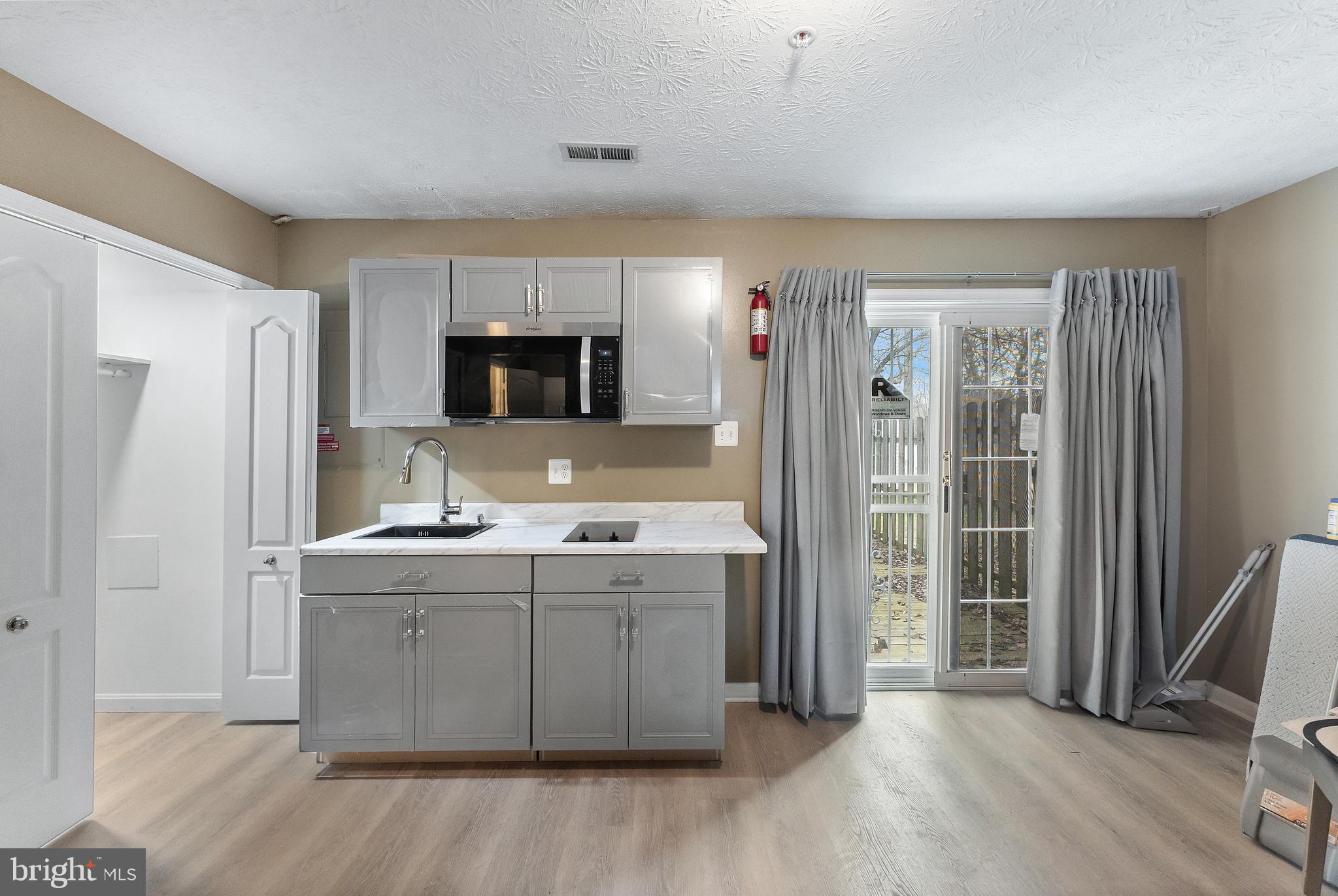 BELLEHAVEN ESTATES - Residential Lease