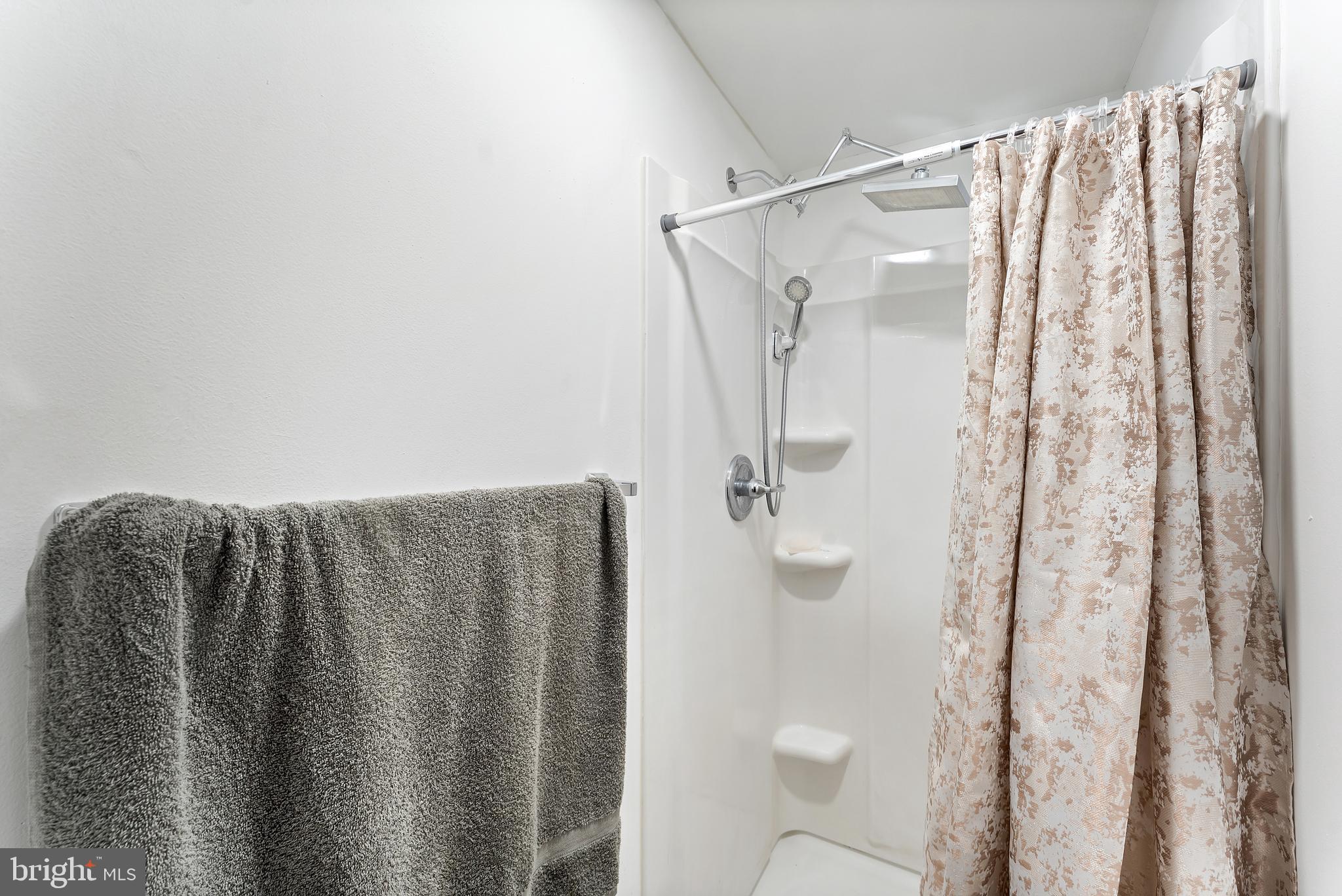 BELLEHAVEN ESTATES - Residential Lease