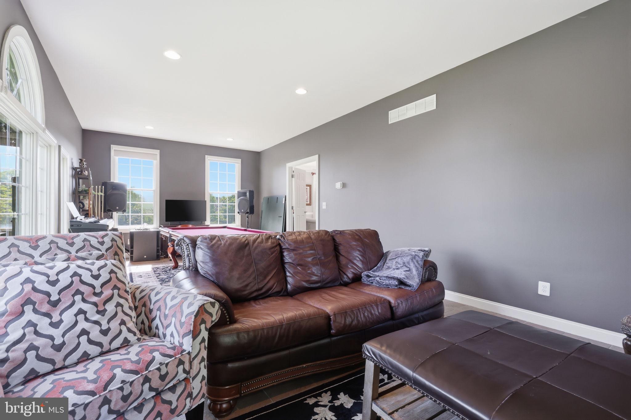 MEADOW WOOD - Residential