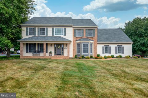 Photo of 15 OLD POST LN, LITITZ, PA 17543 (MLS # PALA2040002)