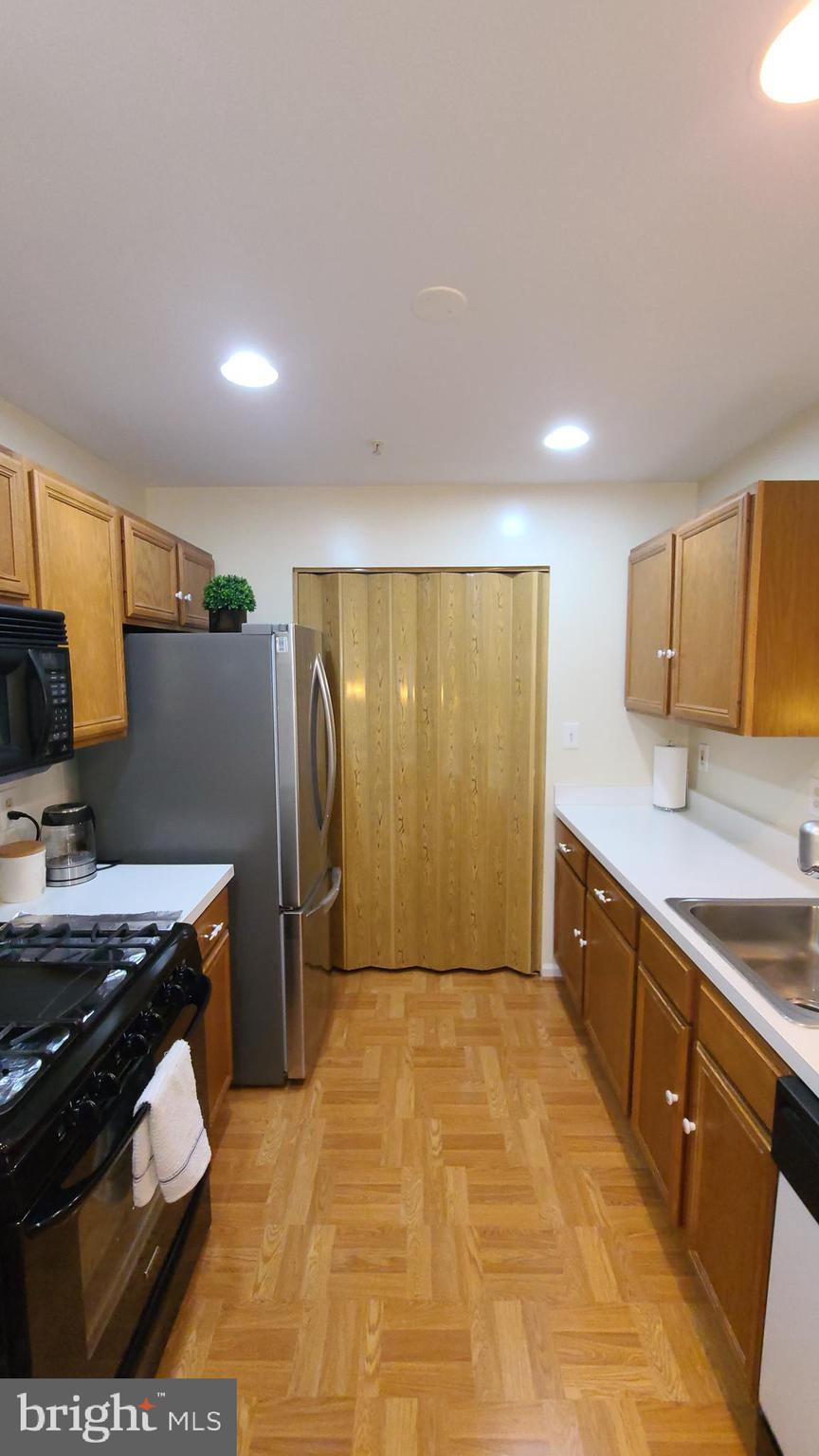 STRATFORD CONDOS - Residential