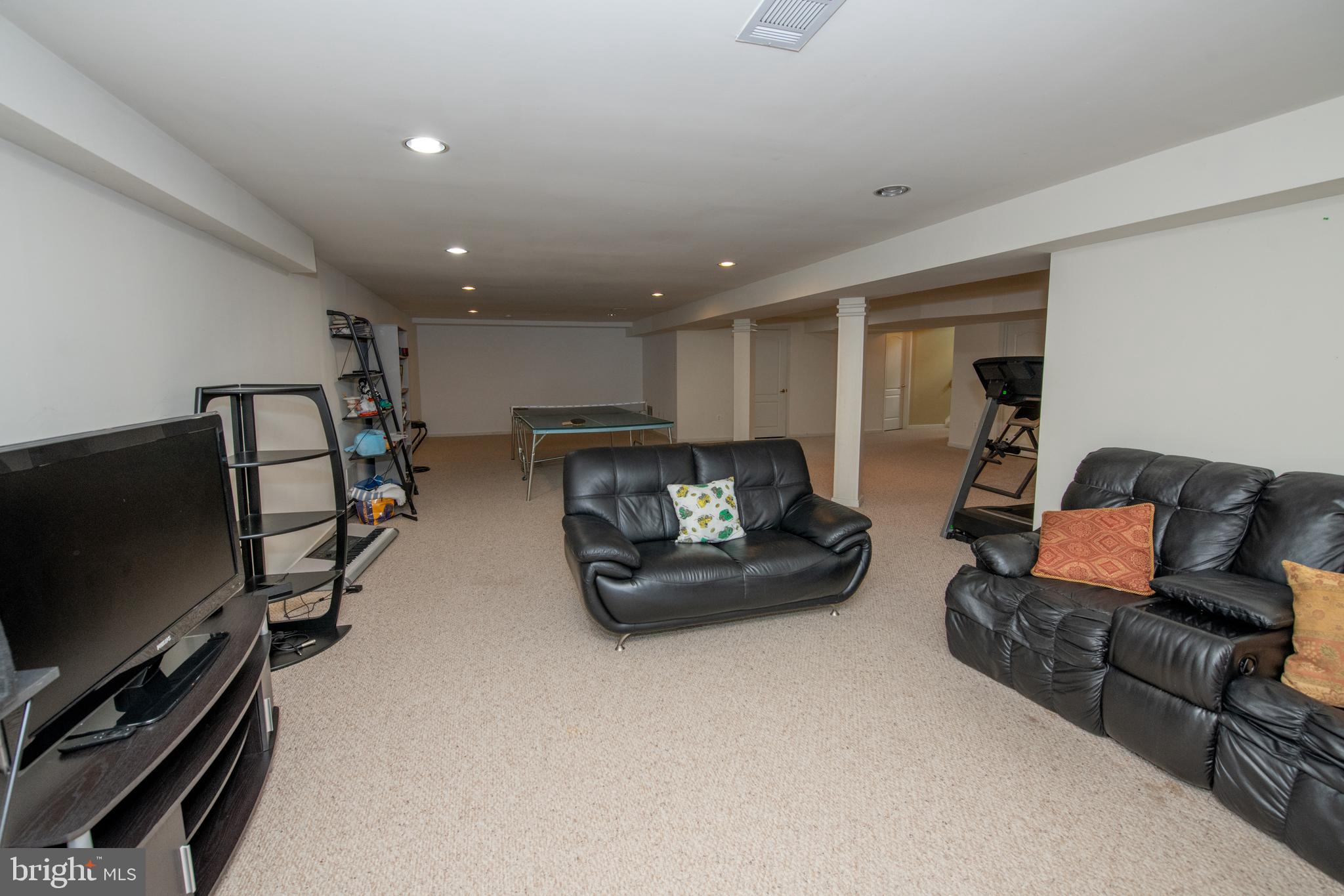 HAMPTON WOODS - Residential