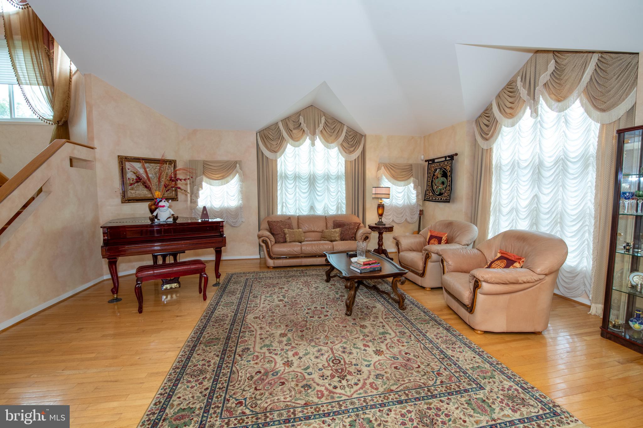 HAMPTON WOODS - Residential