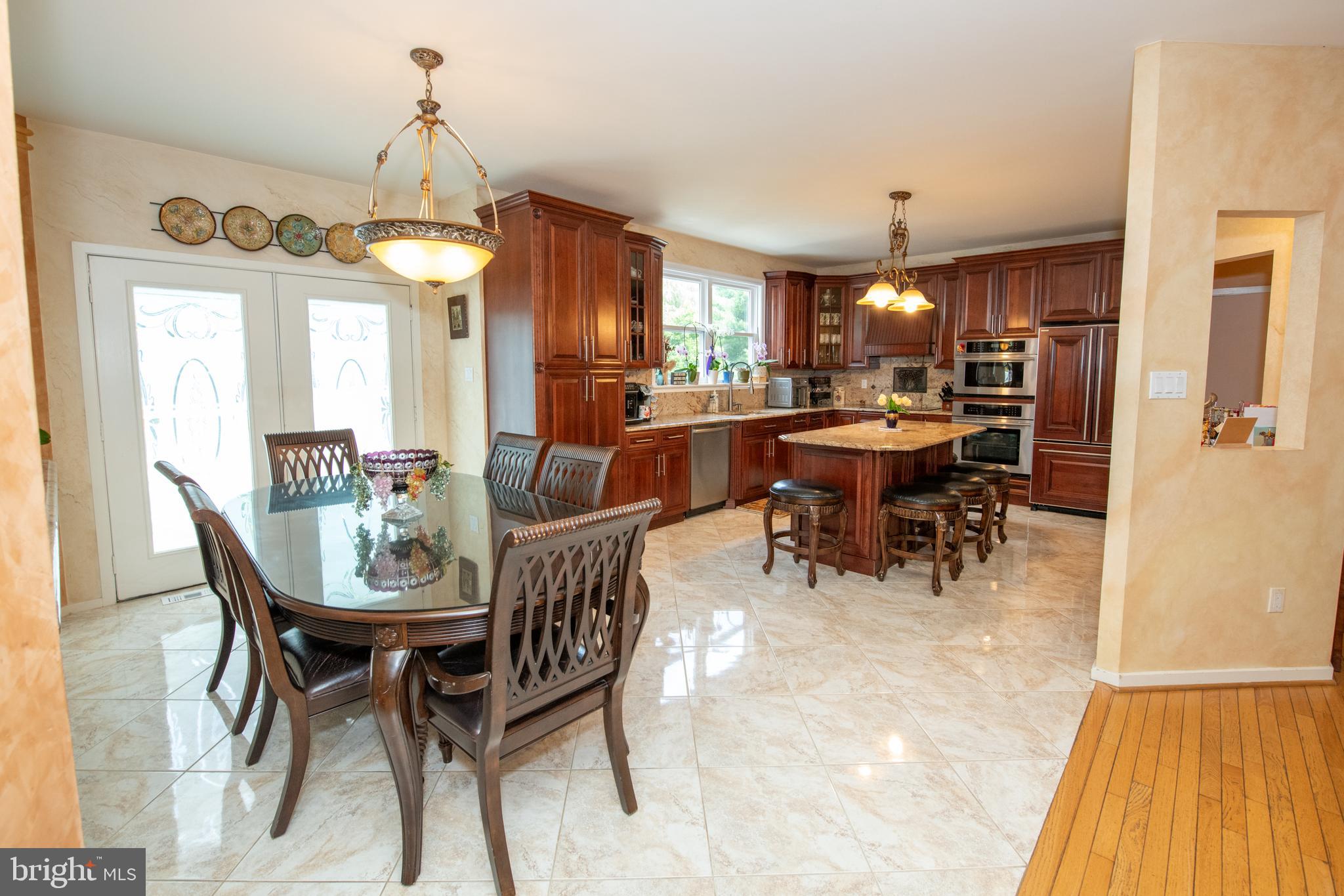 HAMPTON WOODS - Residential