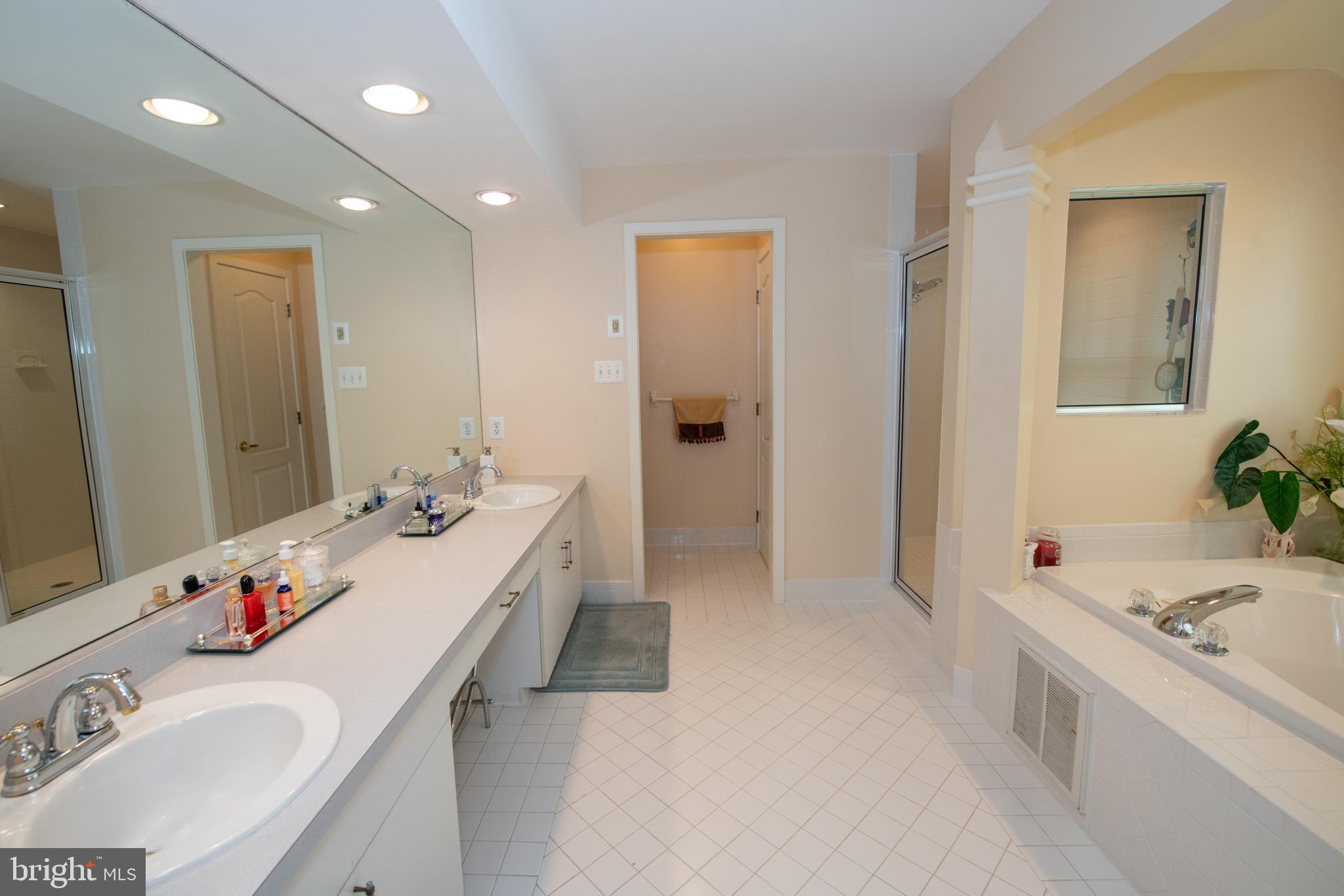 HAMPTON WOODS - Residential