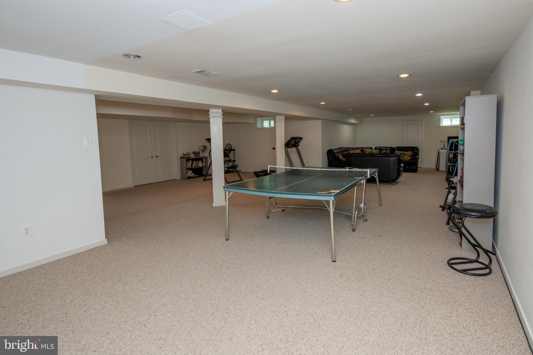 HAMPTON WOODS - Residential