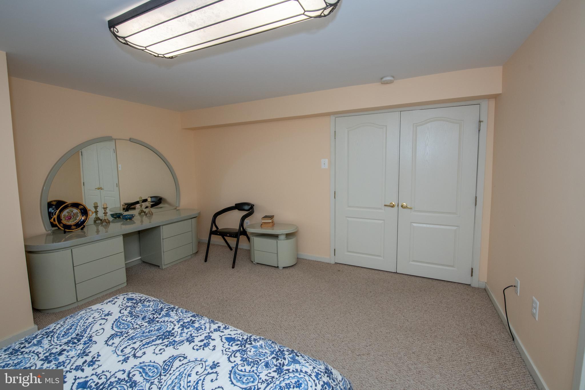 HAMPTON WOODS - Residential