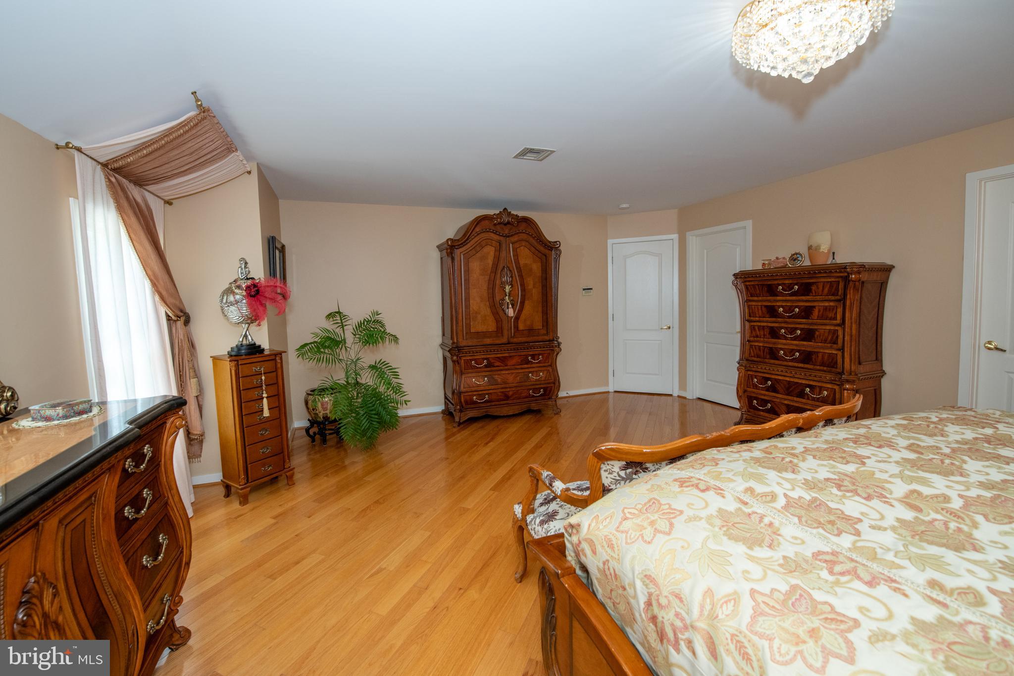 HAMPTON WOODS - Residential