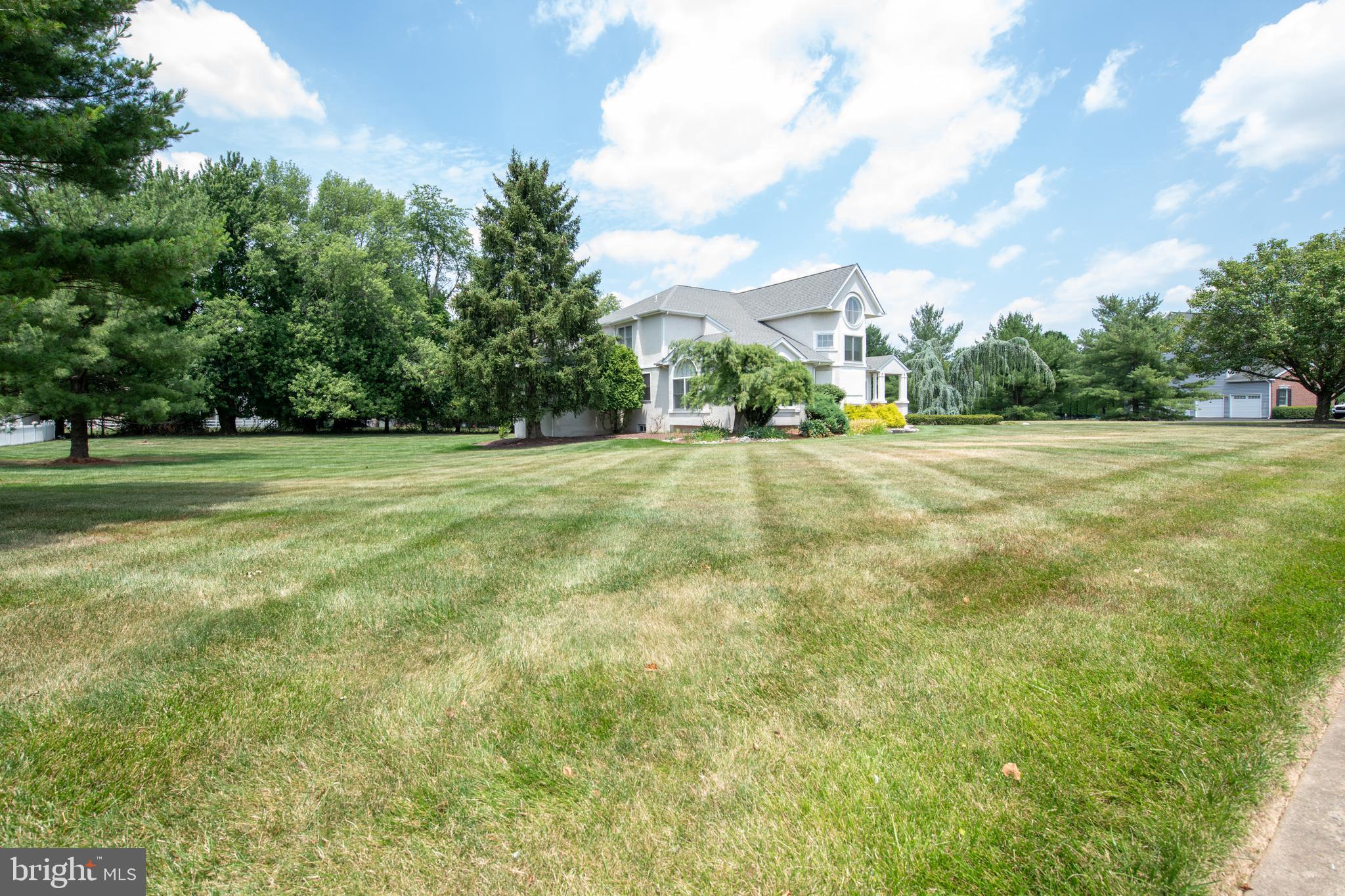 HAMPTON WOODS - Residential