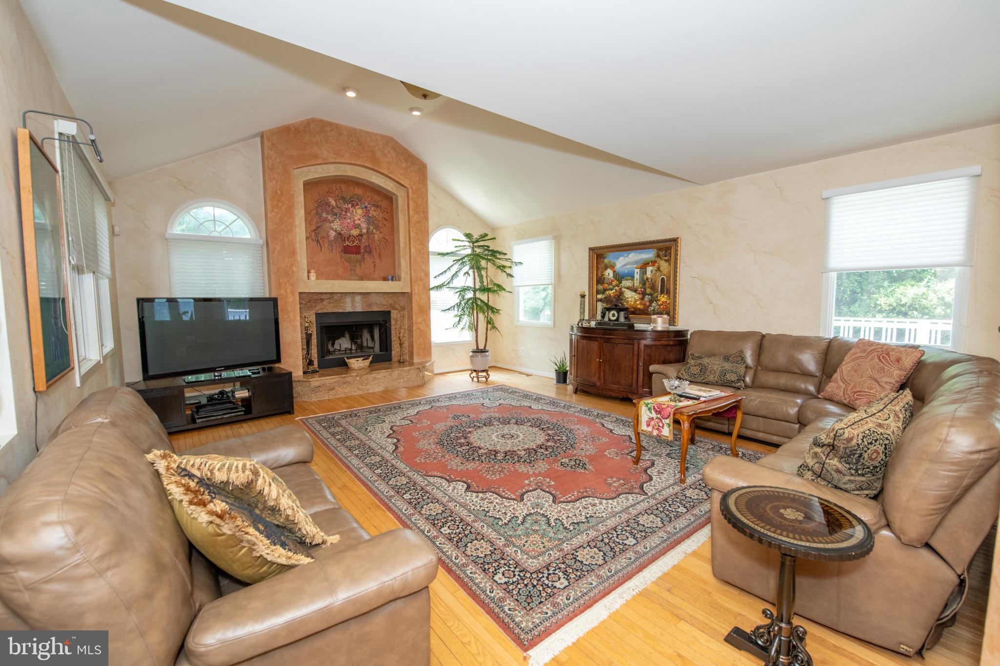 HAMPTON WOODS - Residential