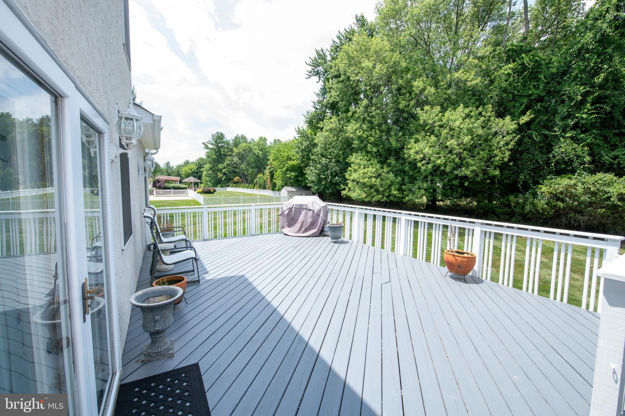 HAMPTON WOODS - Residential