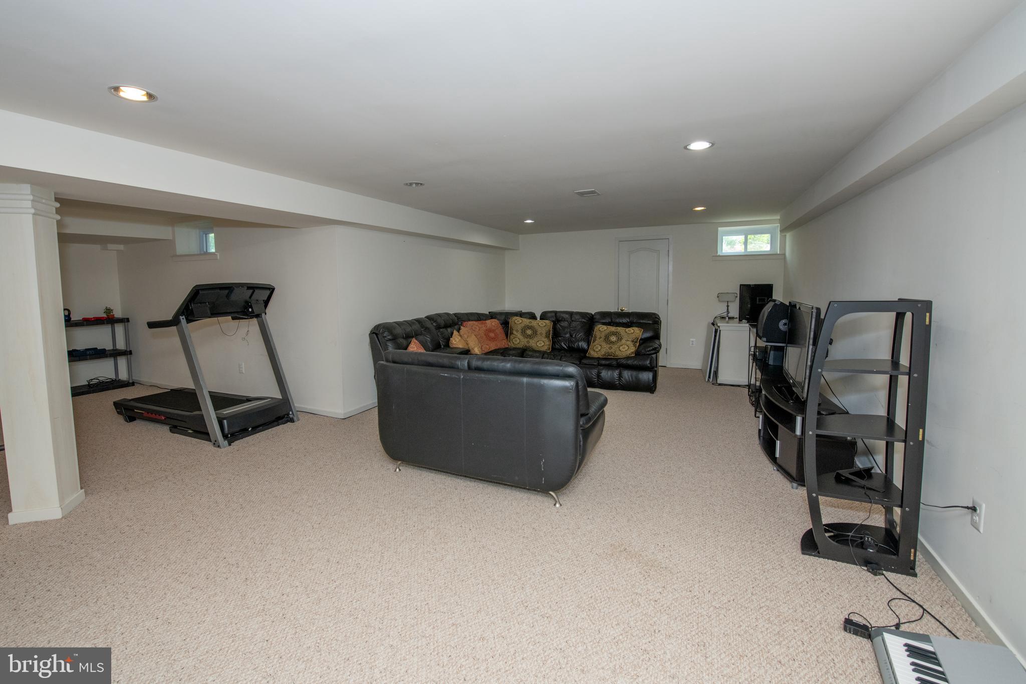 HAMPTON WOODS - Residential