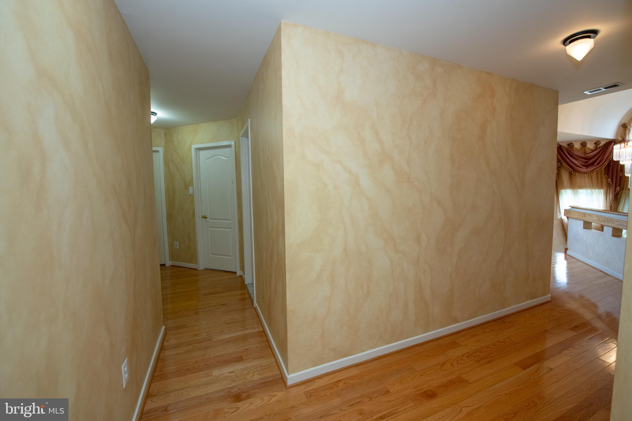 HAMPTON WOODS - Residential