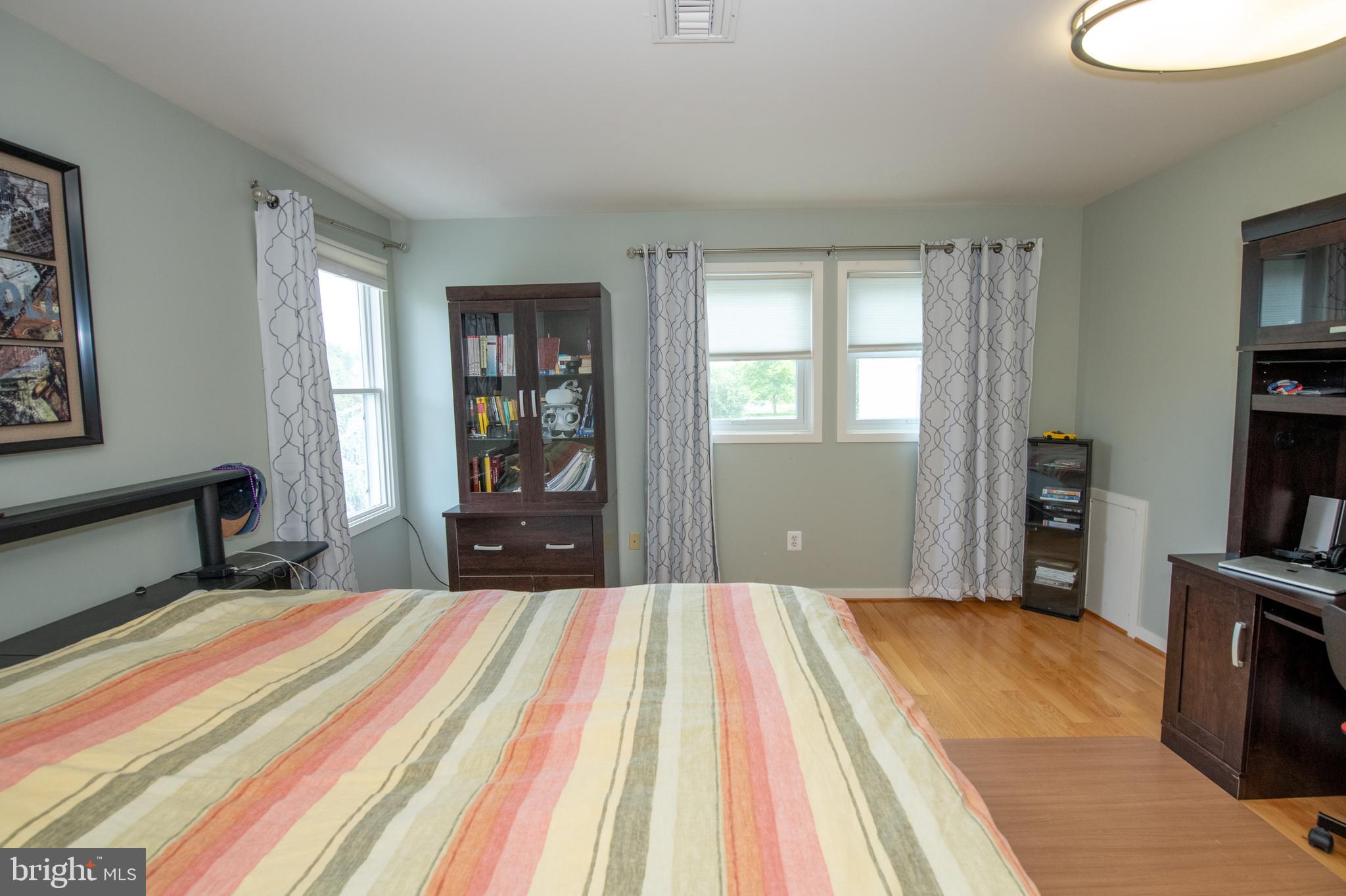 HAMPTON WOODS - Residential