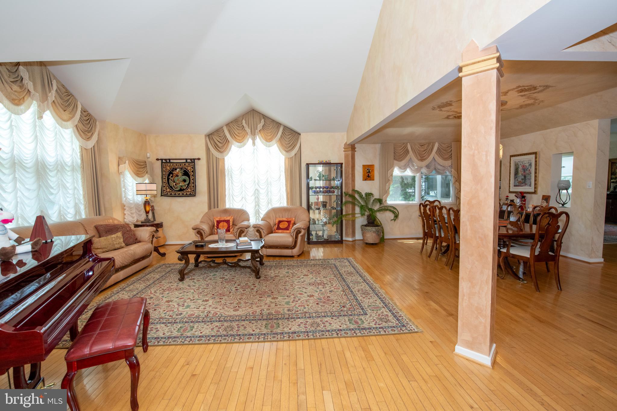 HAMPTON WOODS - Residential