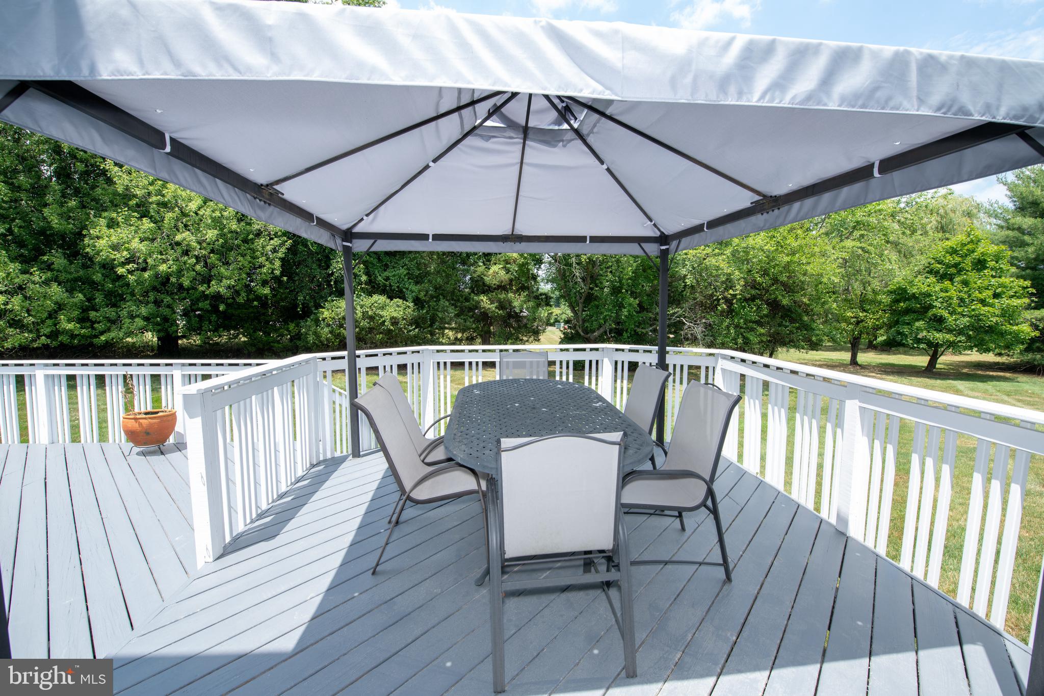 HAMPTON WOODS - Residential