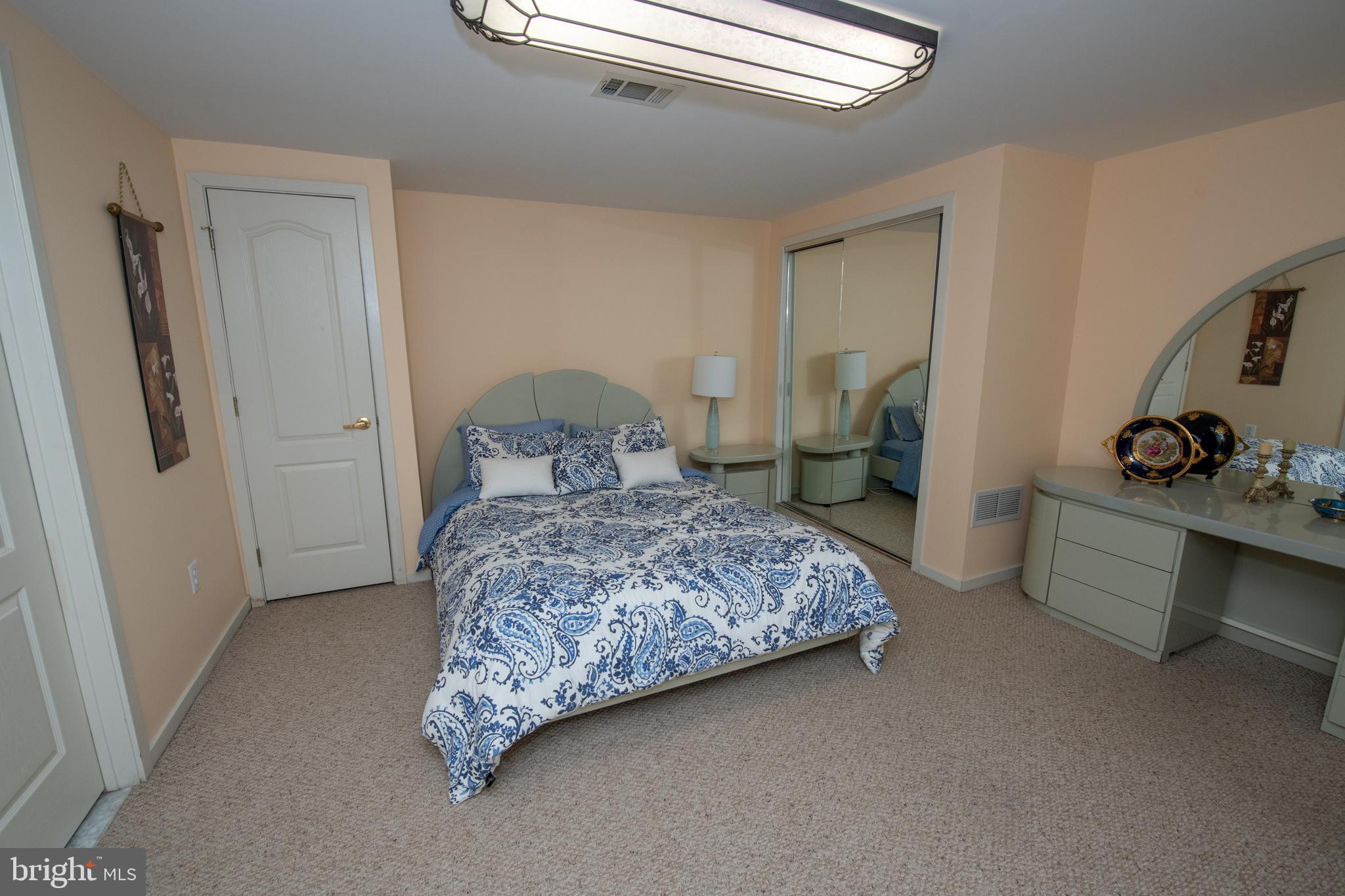 HAMPTON WOODS - Residential