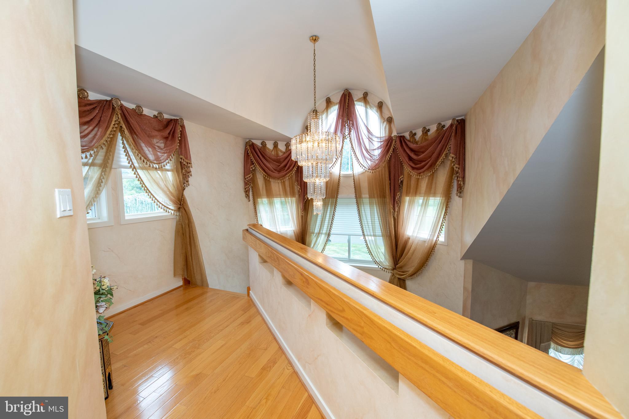 HAMPTON WOODS - Residential