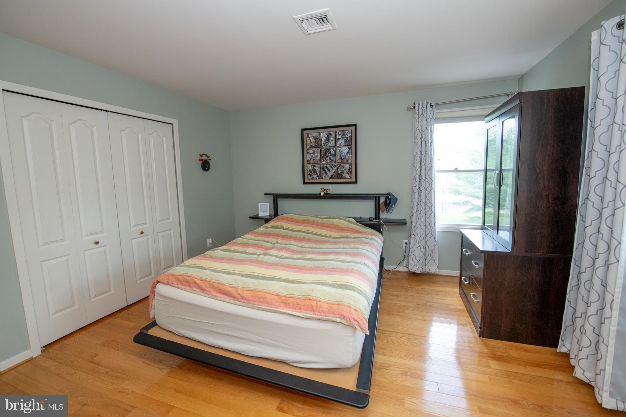 HAMPTON WOODS - Residential