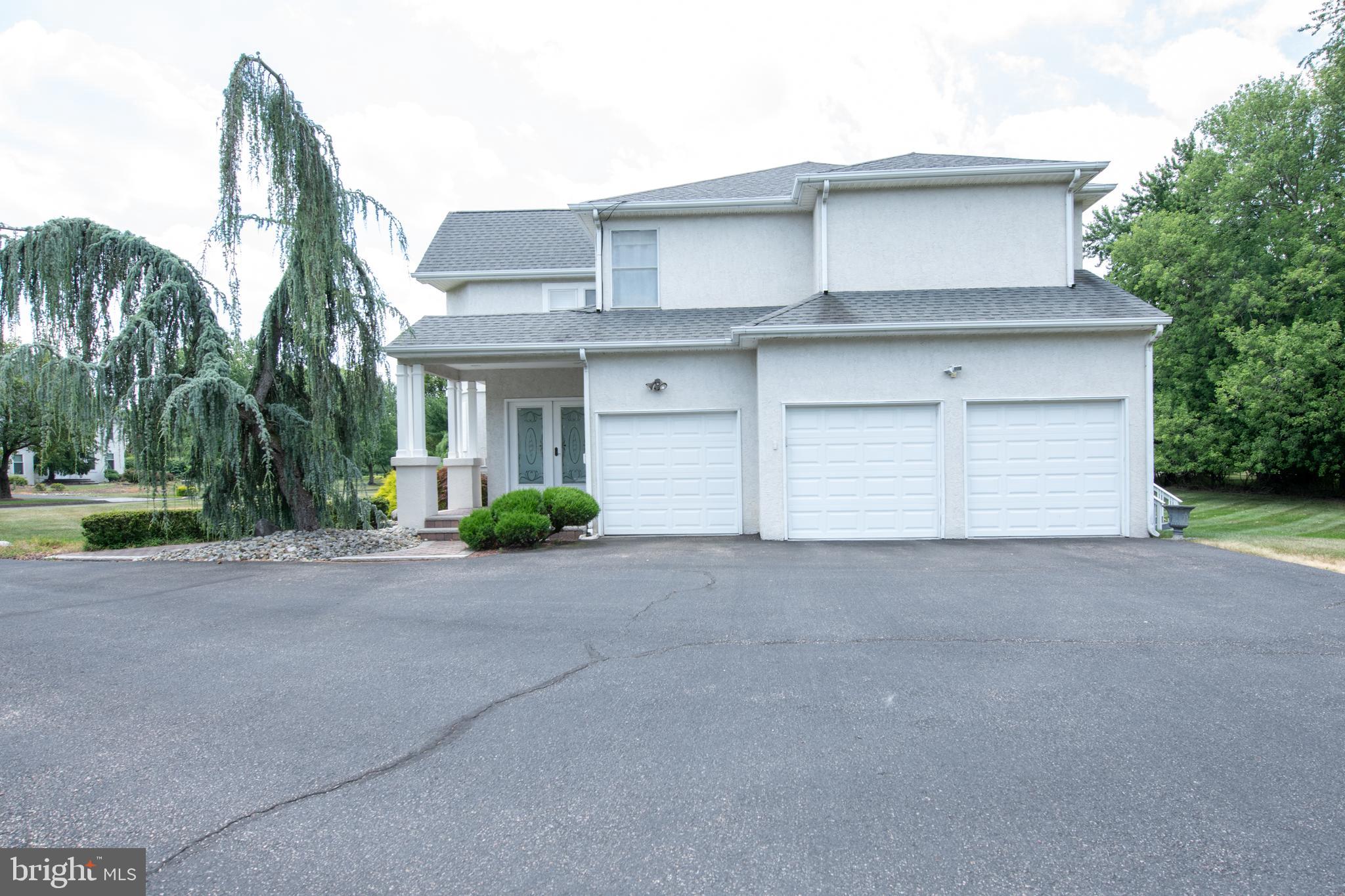 HAMPTON WOODS - Residential