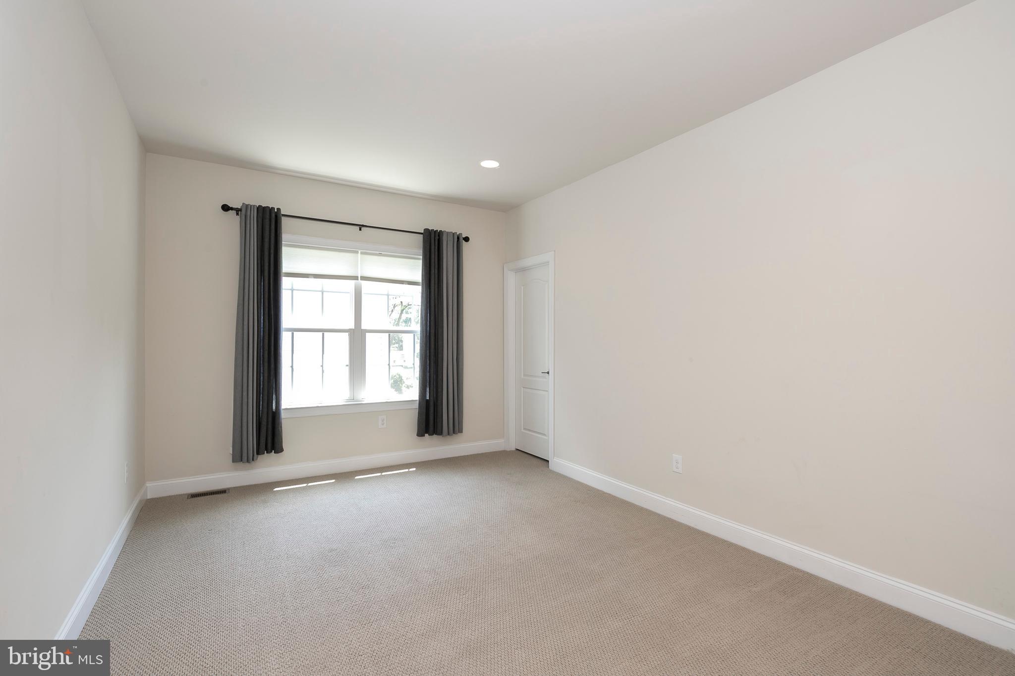 DEER HOLLOW - Residential Lease