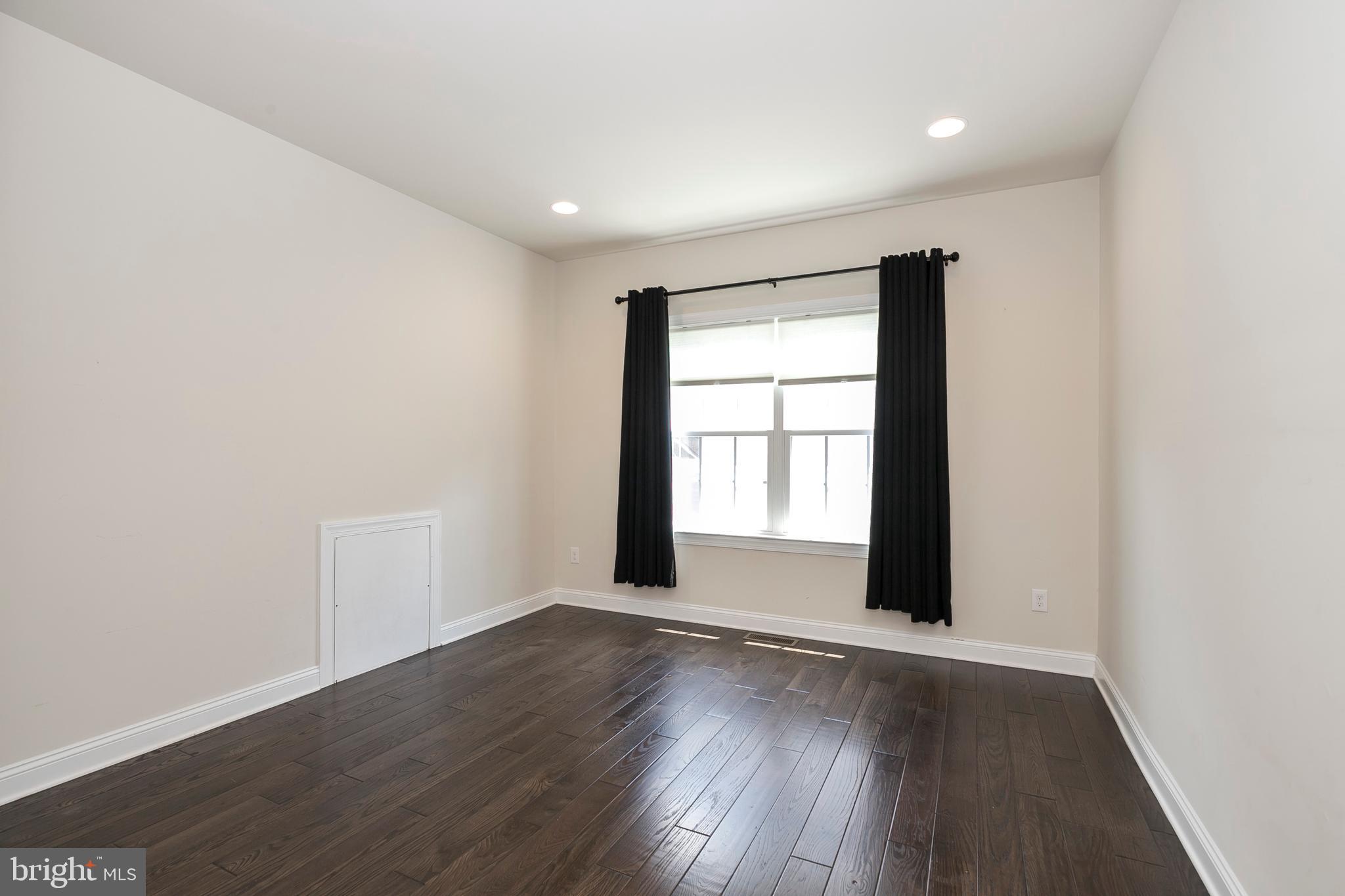 DEER HOLLOW - Residential Lease