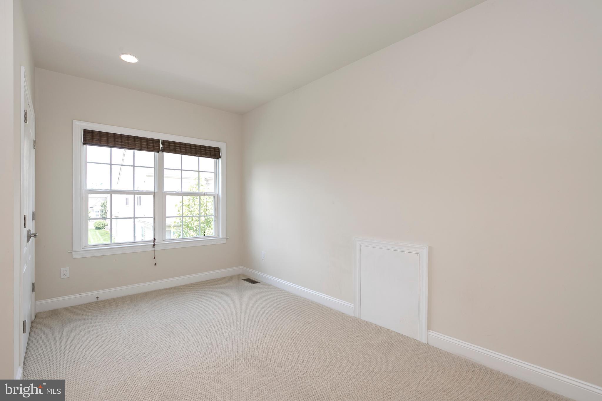 DEER HOLLOW - Residential Lease