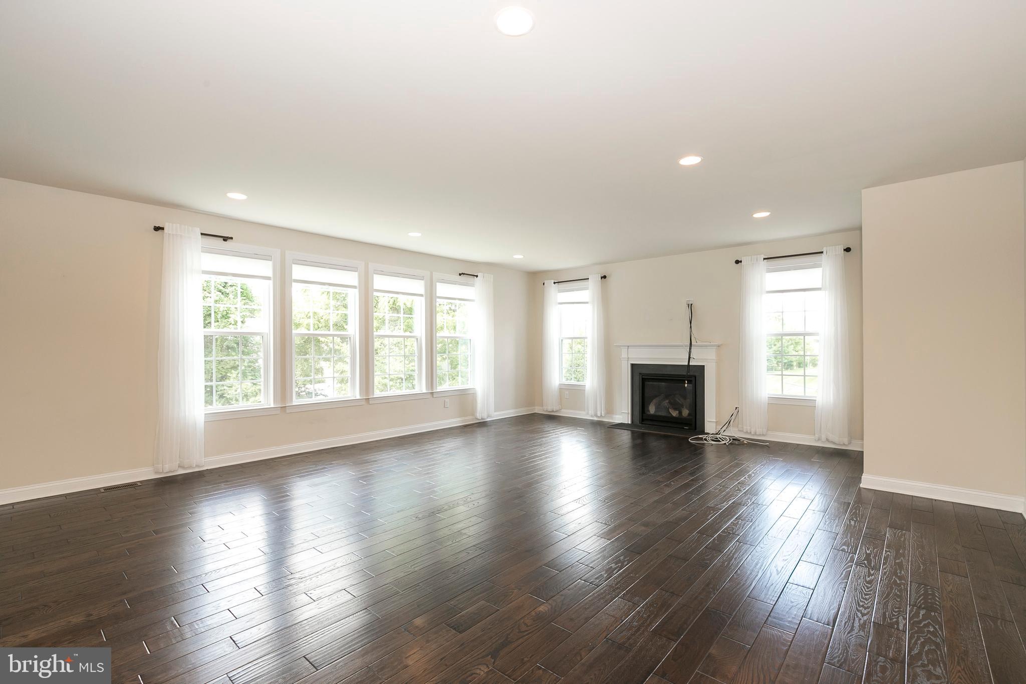 DEER HOLLOW - Residential Lease