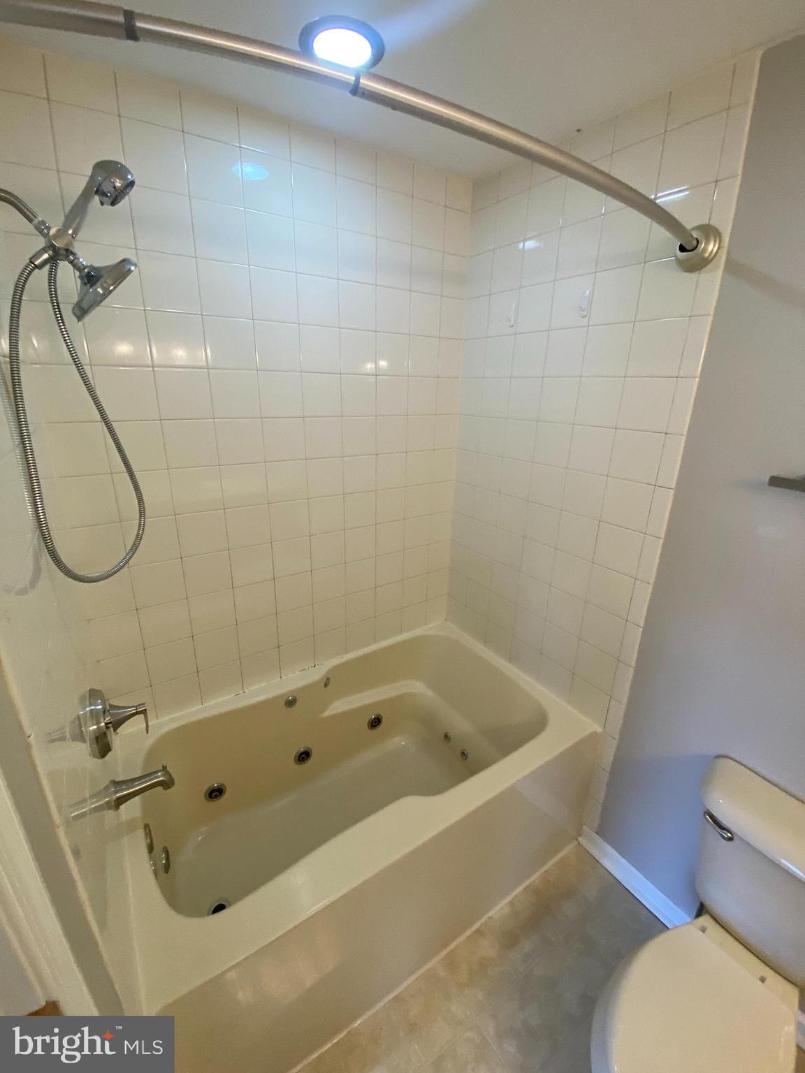 LOCUST HILL - Residential Lease