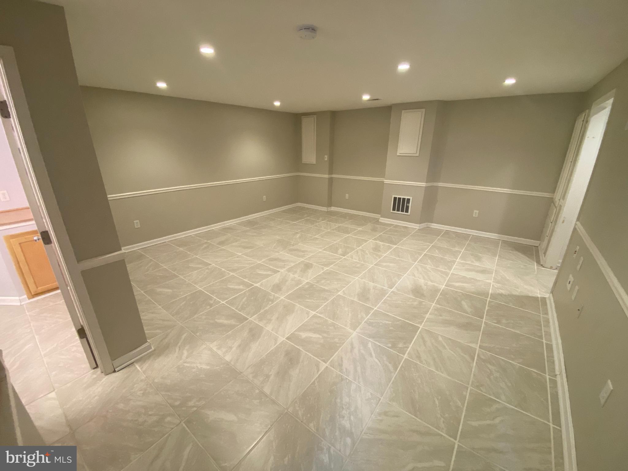 LOCUST HILL - Residential Lease