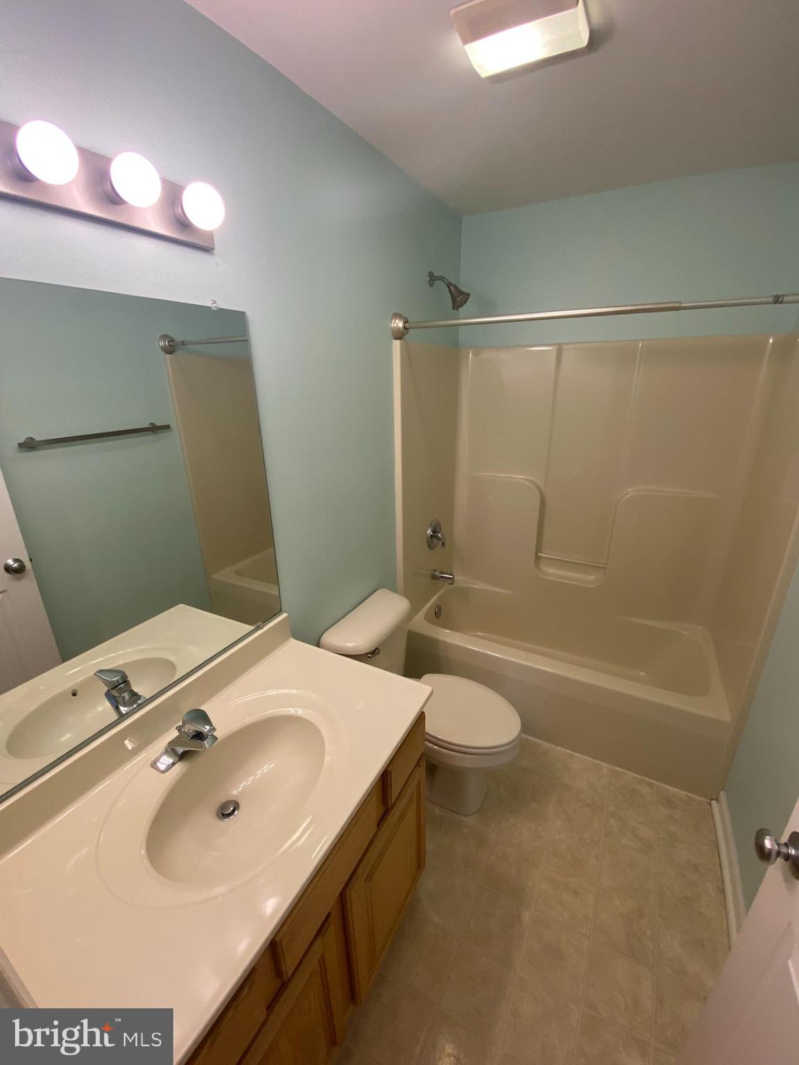 LOCUST HILL - Residential Lease