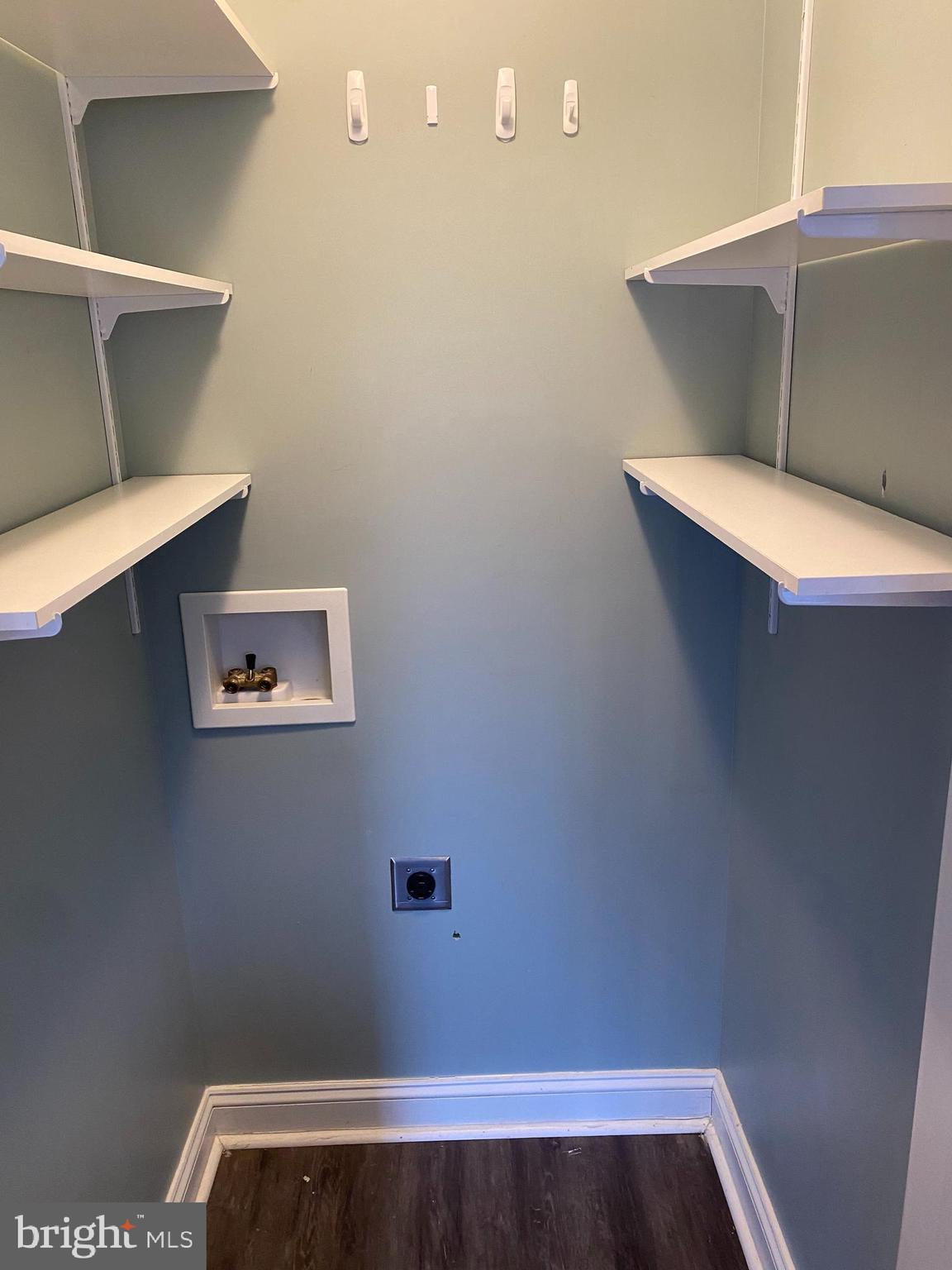 LOCUST HILL - Residential Lease