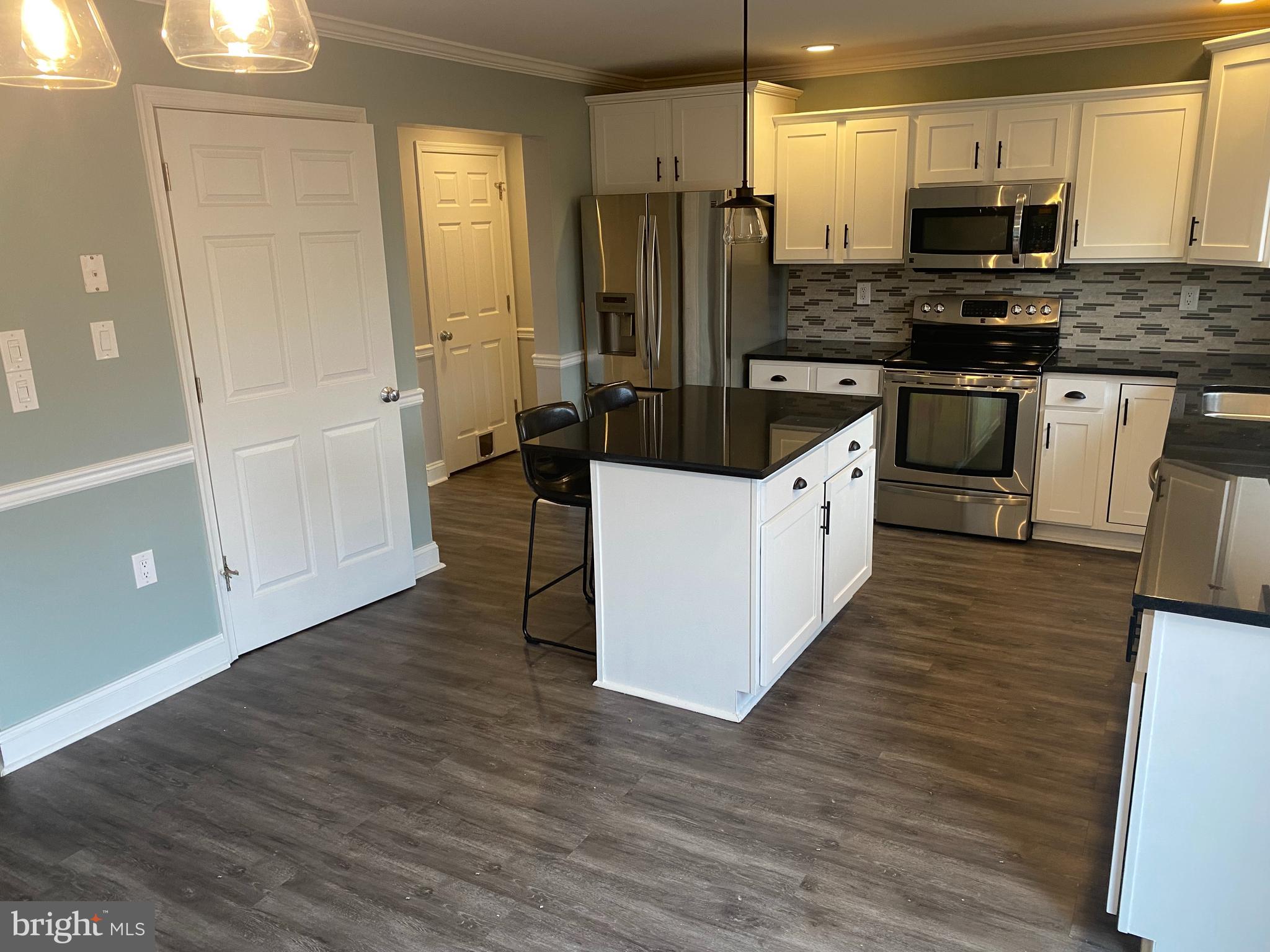 LOCUST HILL - Residential Lease